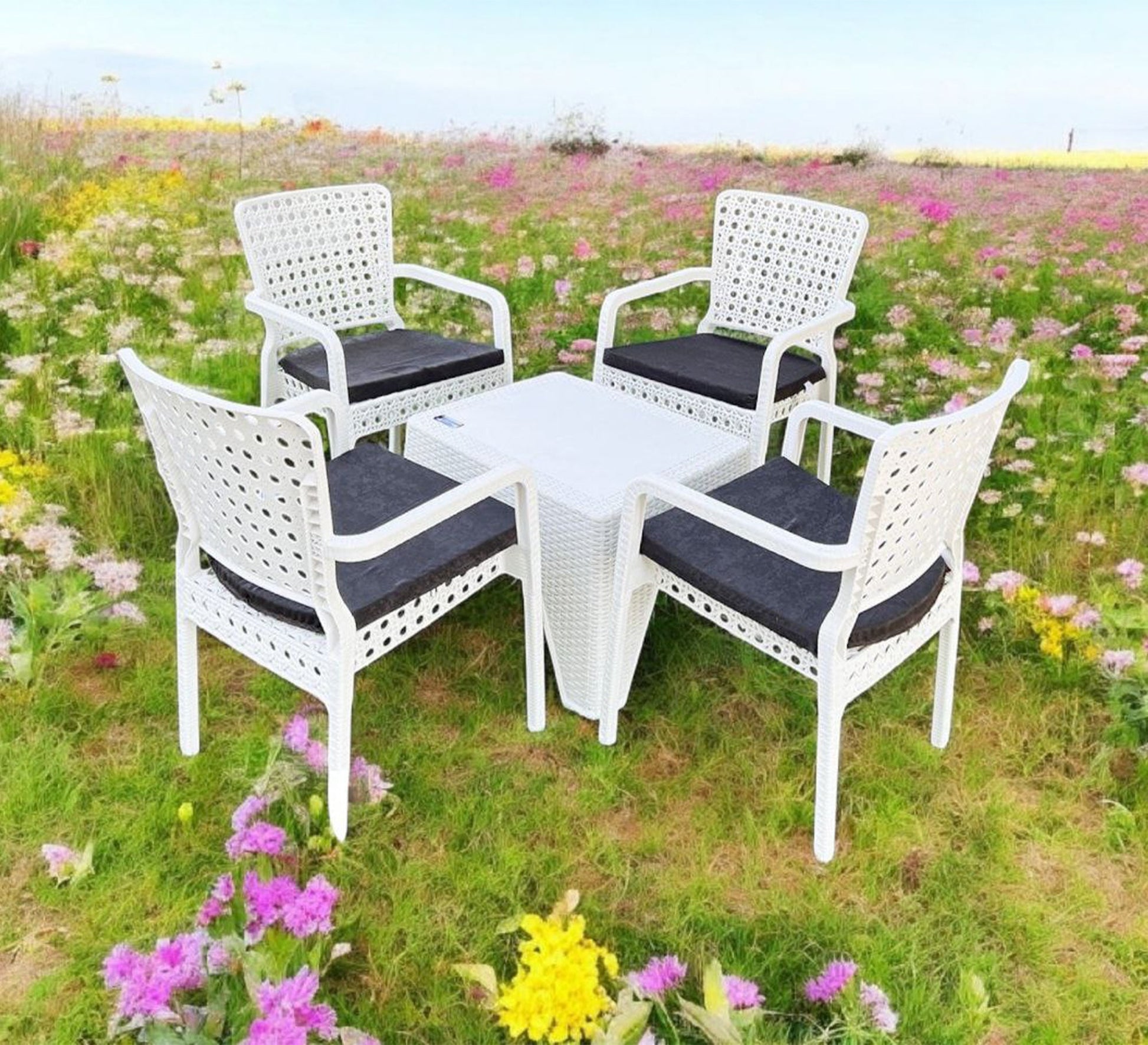 A stylish and practical white outdoor seating set - Vitrine Furniture - Outdoor Products