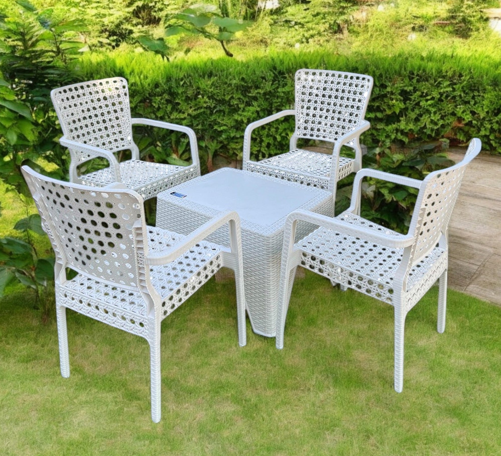 A stylish and practical white outdoor seating set - Vitrine Furniture - Outdoor Products