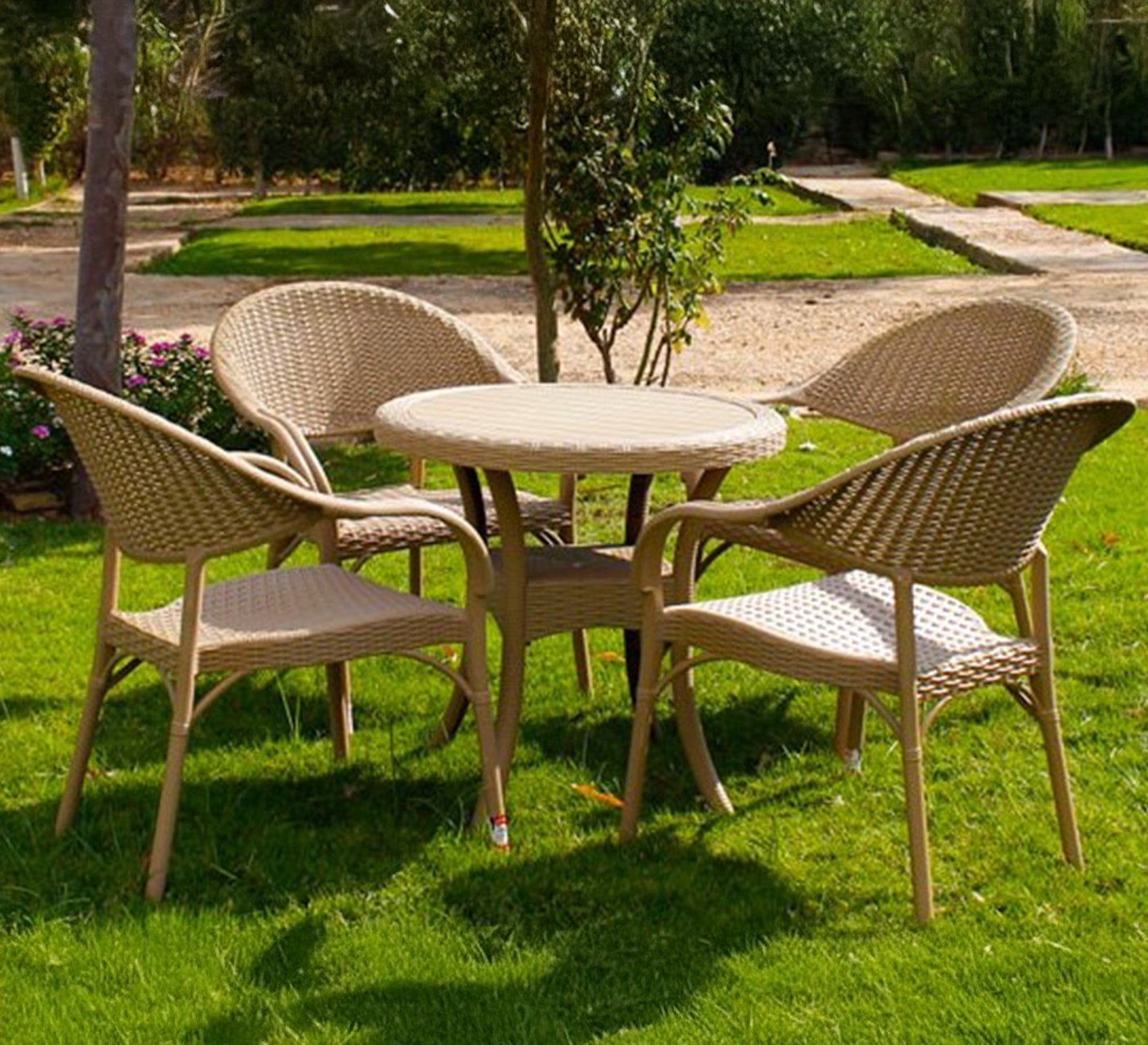 A stylish beige patio set with a classic design - Vitrine Furniture - Outdoor Products