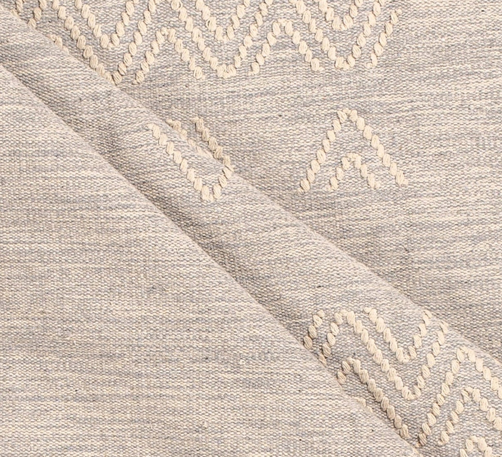 A stylish, boho beige rug with a central design and herringbone patterns - Vitrine Furniture - Accessories