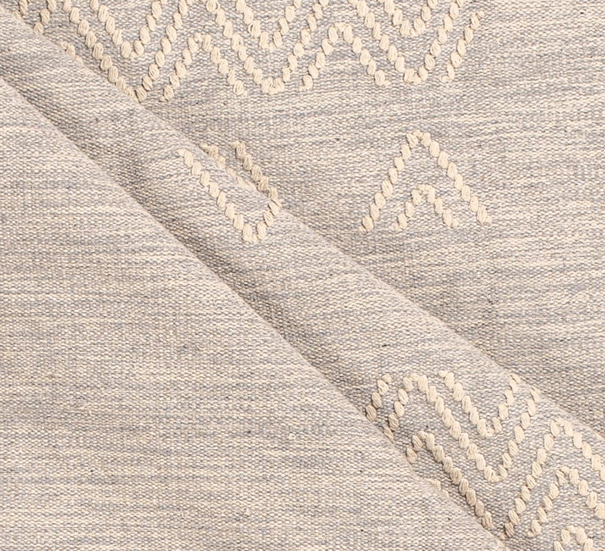 A stylish, boho beige rug with a central design and herringbone patterns - Vitrine Furniture - Accessories
