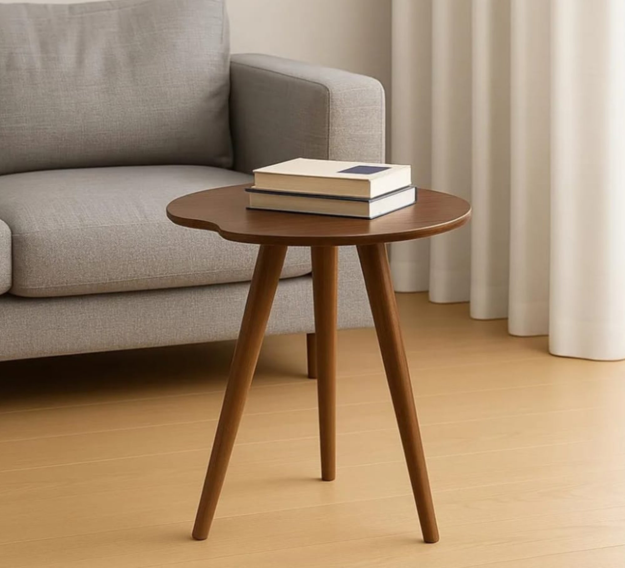 A table that combines elegance with a warm design - Vitrine Furniture - Side Tables
