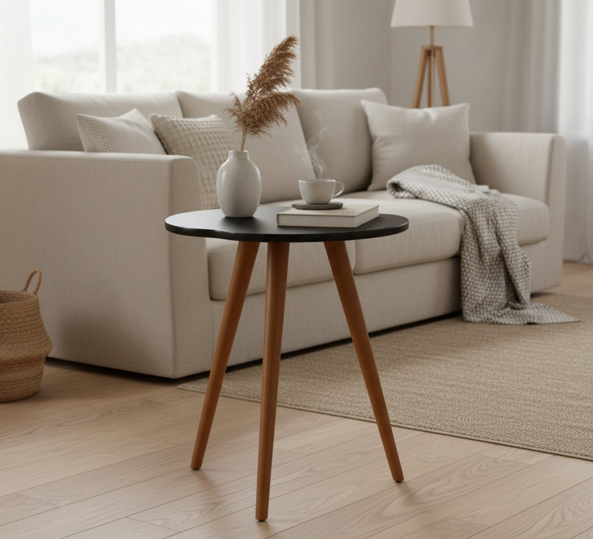 A table that combines elegance with a warm design - Vitrine Furniture - Side Tables
