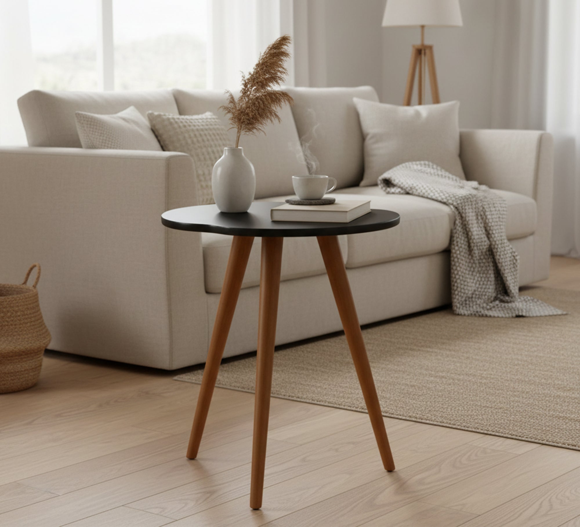 A table that combines elegance with a warm design - Vitrine Furniture - Side Tables