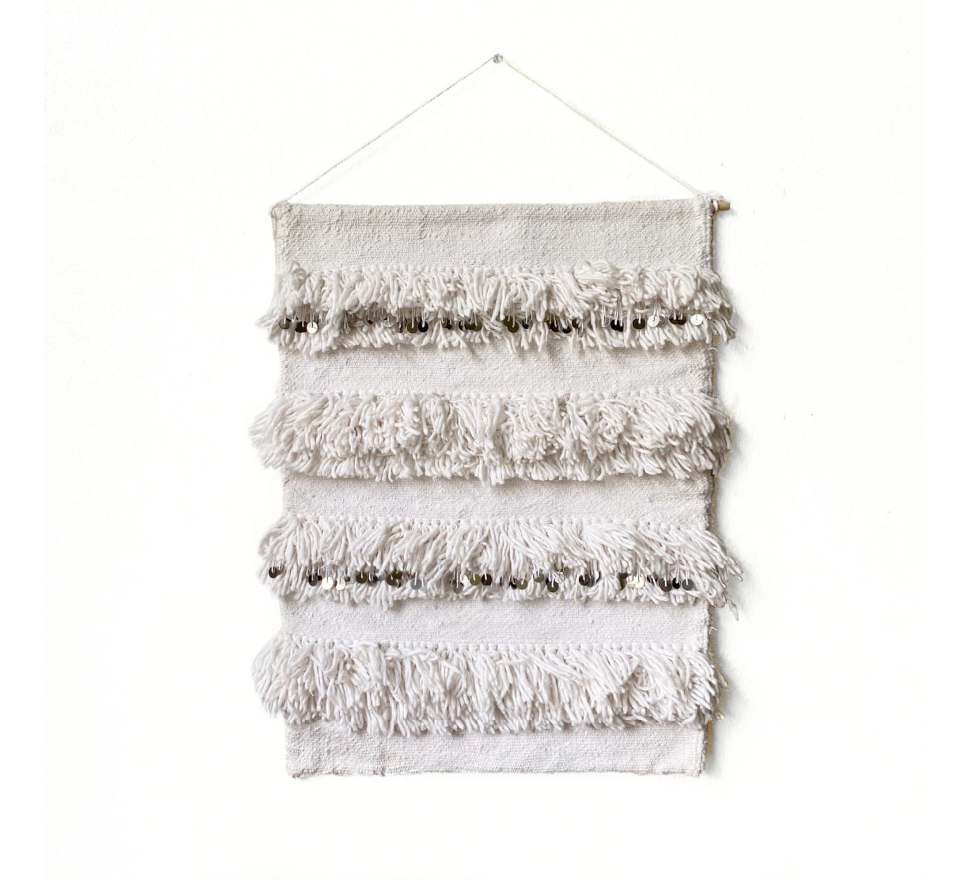 A white runner with delicate, shimmering woolen rows - Vitrine Furniture - Accessories