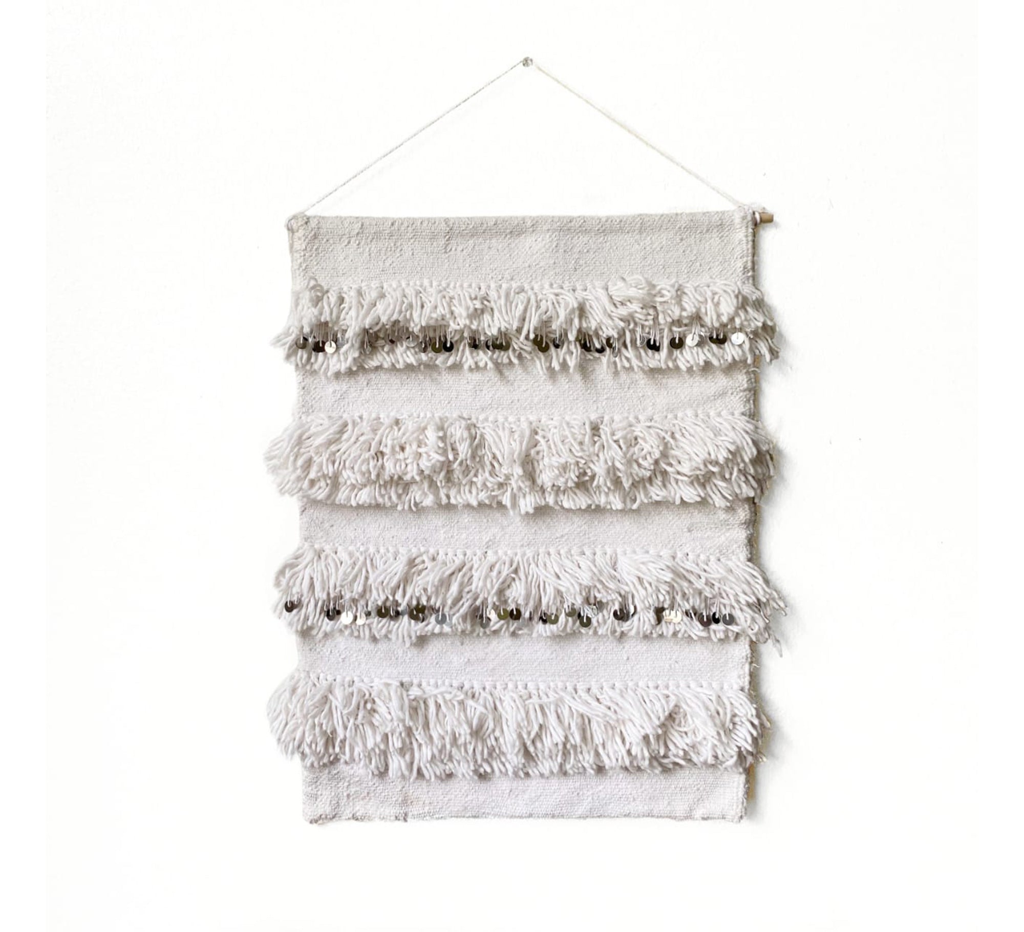 A white runner with delicate, shimmering woolen rows - Vitrine Furniture - Accessories