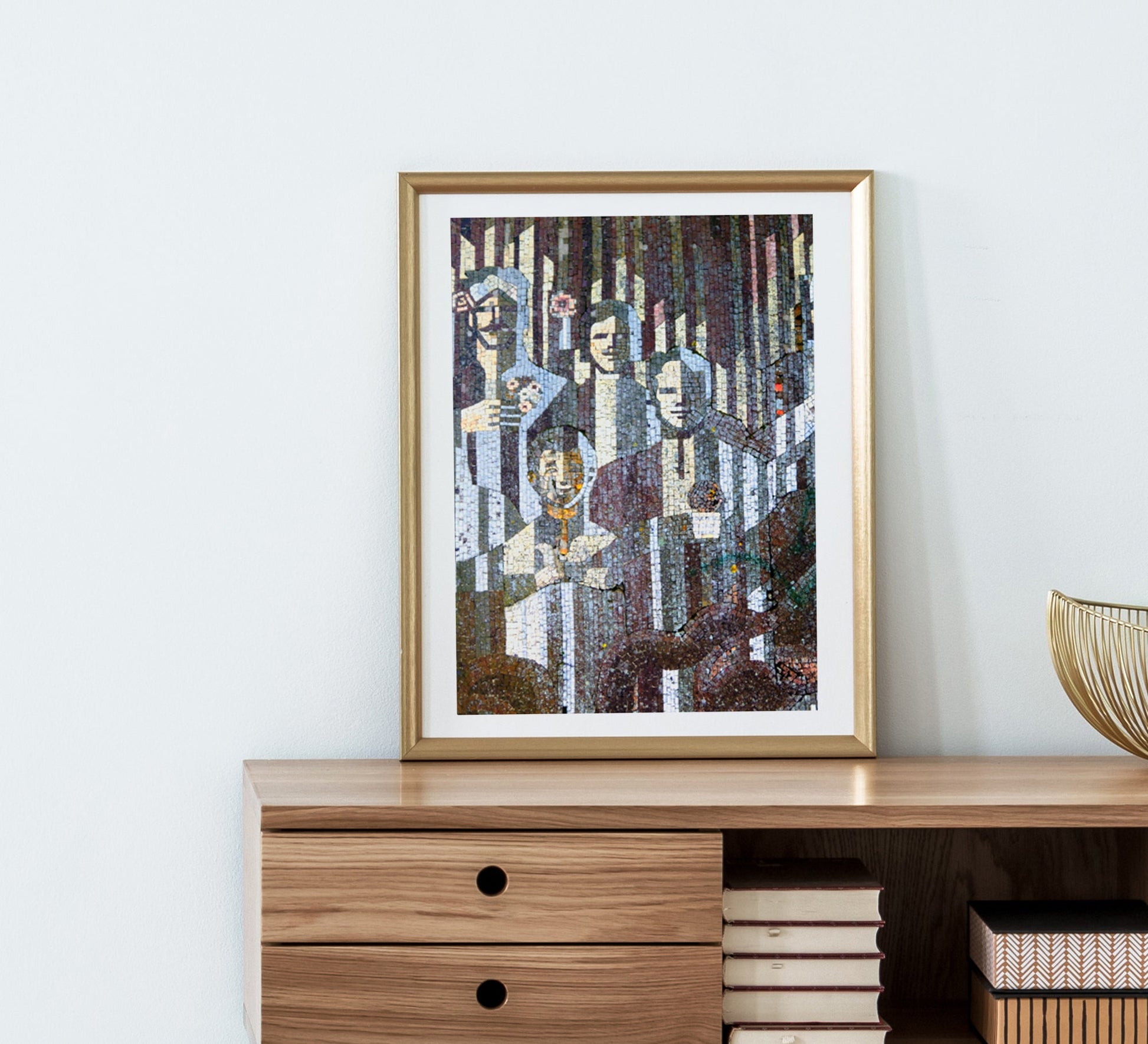 Abstract painting of a group of people - Vitrine Furniture - Décor