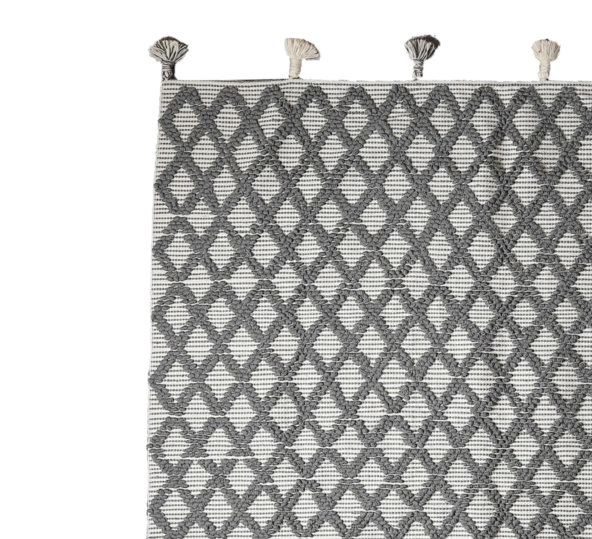 An elegant gray rug with a small diamond pattern and fringe - Vitrine Furniture - Accessories