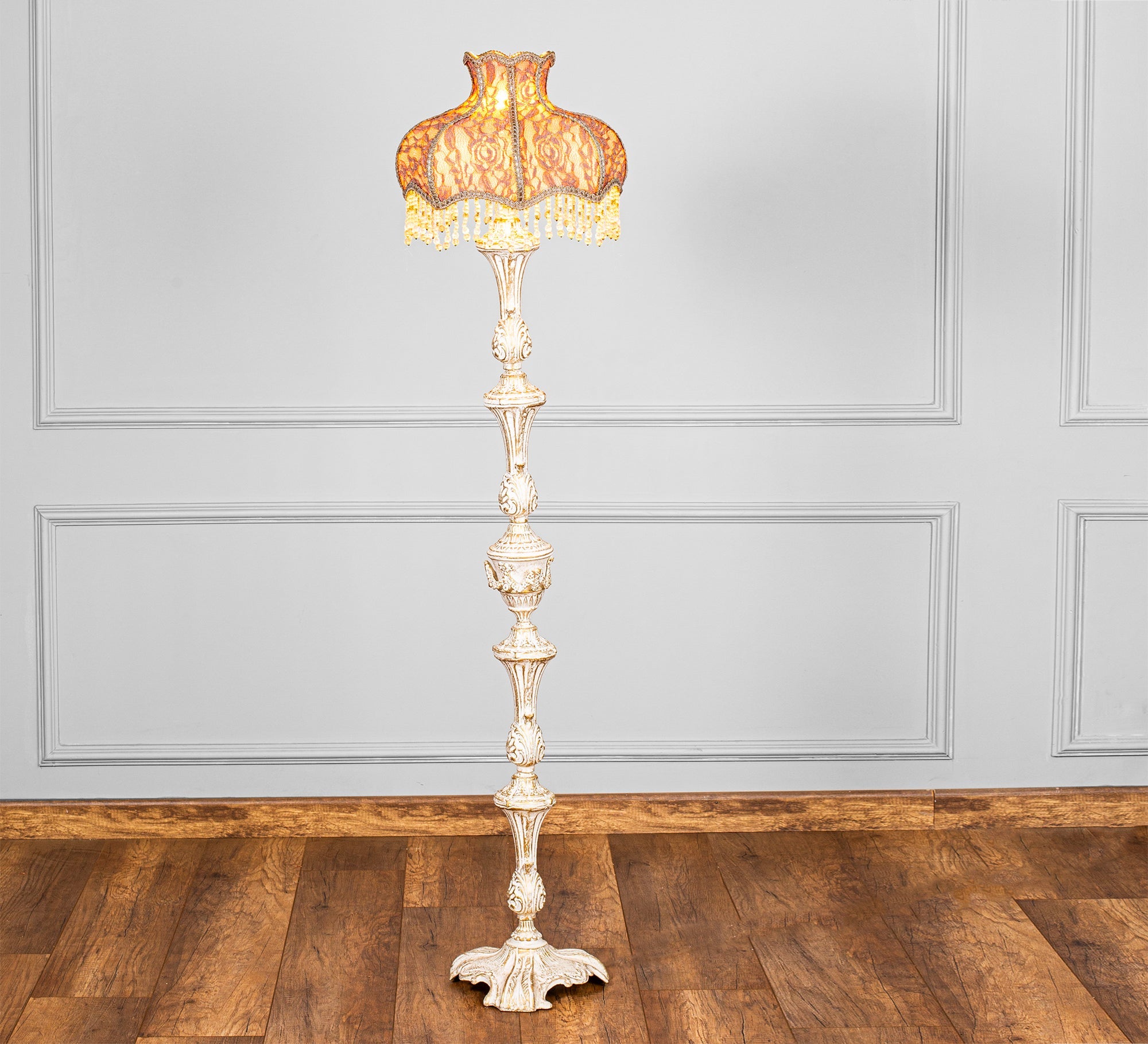 Antique floor lamp with elegant style - Vitrine Furniture - Lighting