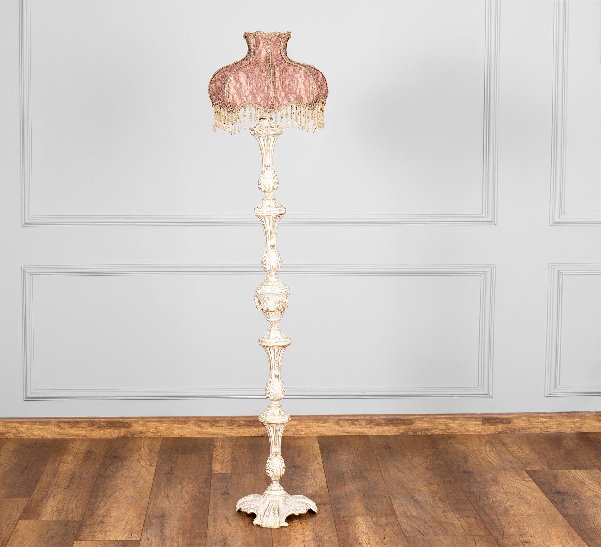 Antique floor lamp with elegant style - Vitrine Furniture - Lighting