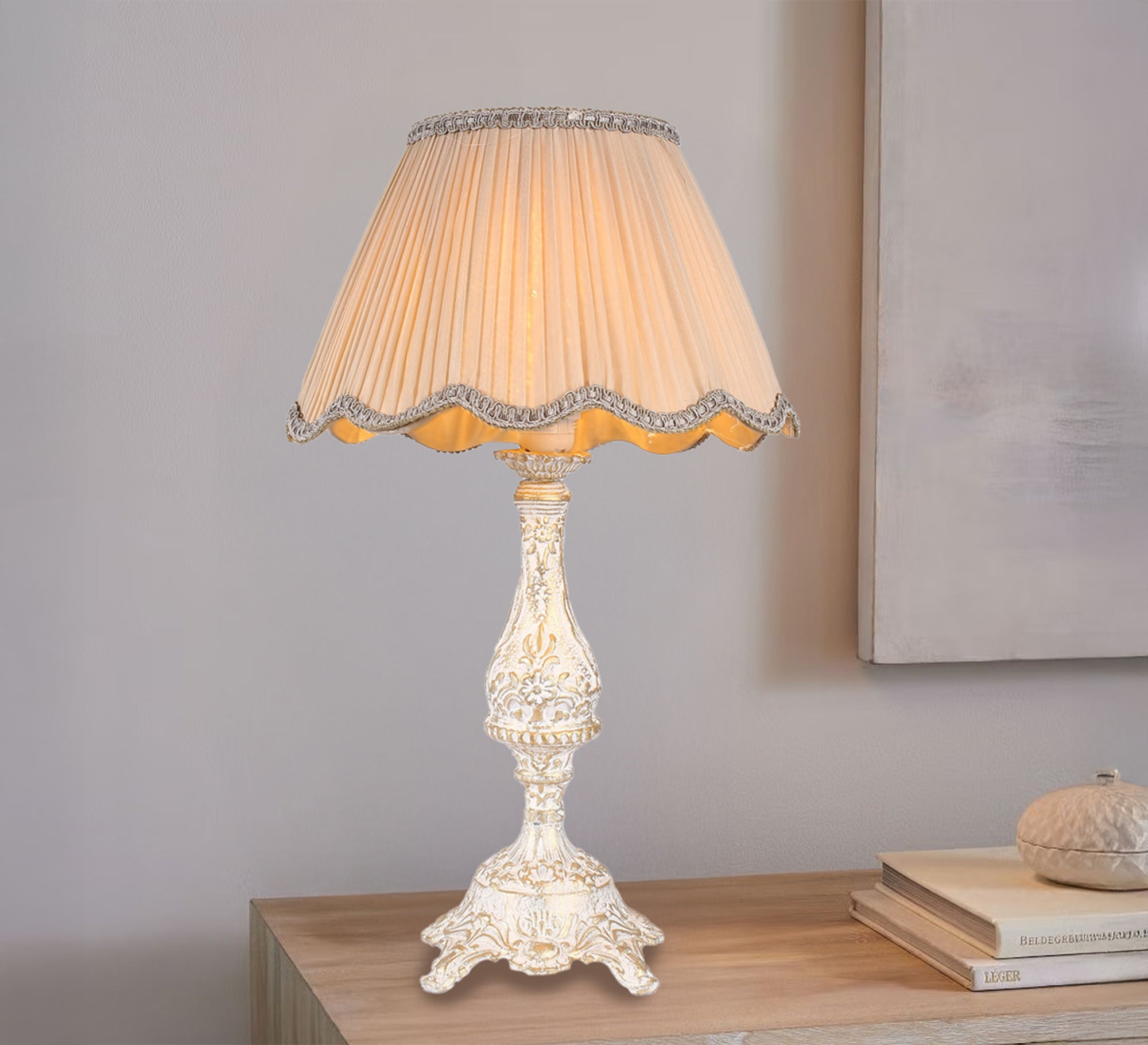 Antique table lamp for warm lighting - Vitrine Furniture - Lighting
