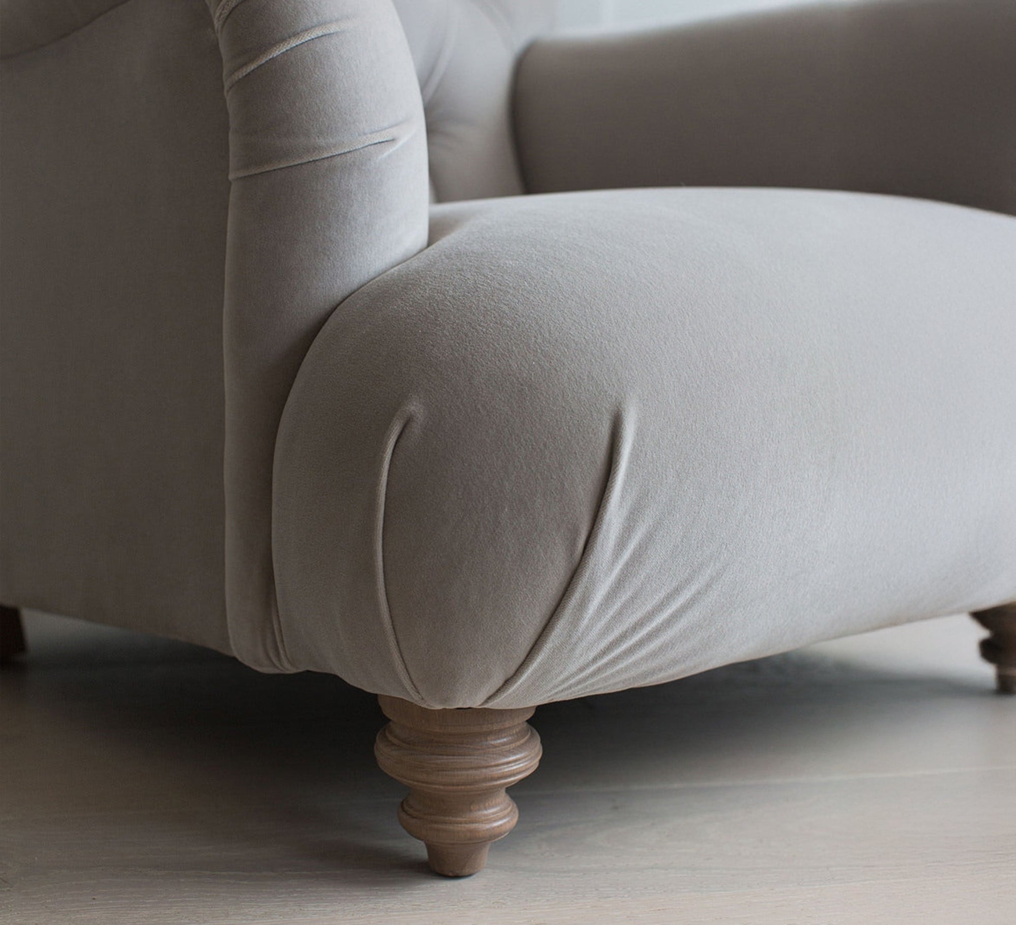 Armchair upholstered with sunken capitone beads - Vitrine Furniture - Furniture