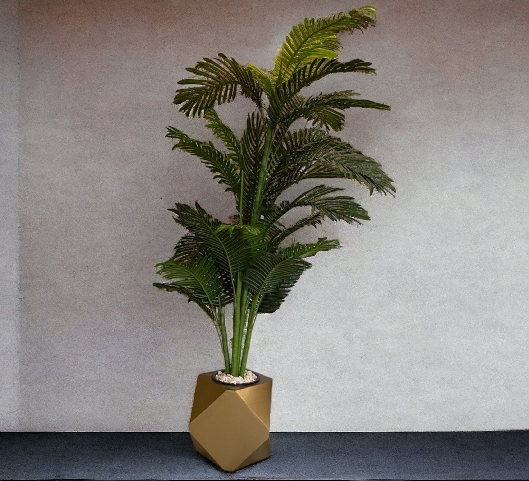 Artificial palm tree, leather leaf, golden plant pot - Vitrine Furniture - Decor