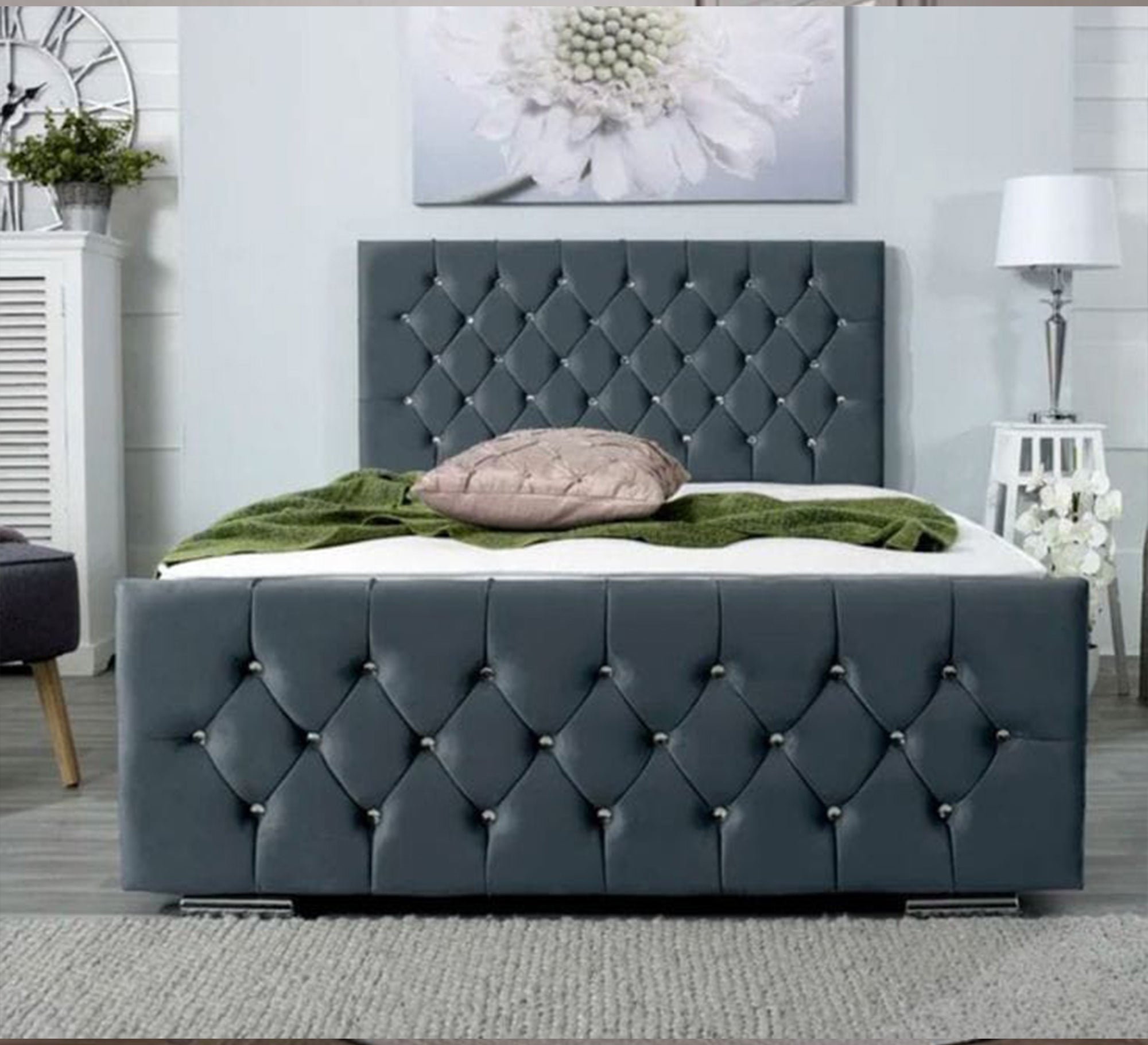 Bed upholstered in front and back with capitone beads - Vitrine Furniture - Furniture