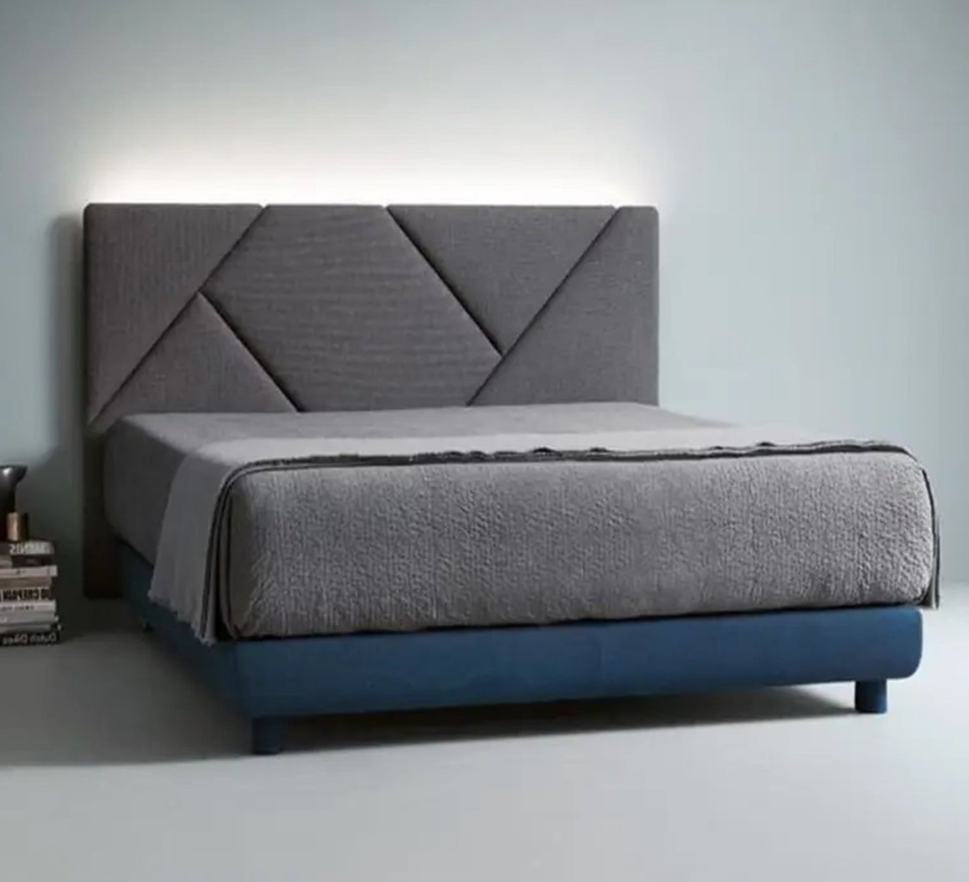 Bed with diagonal and intersecting lines - Vitrine Furniture - Furniture