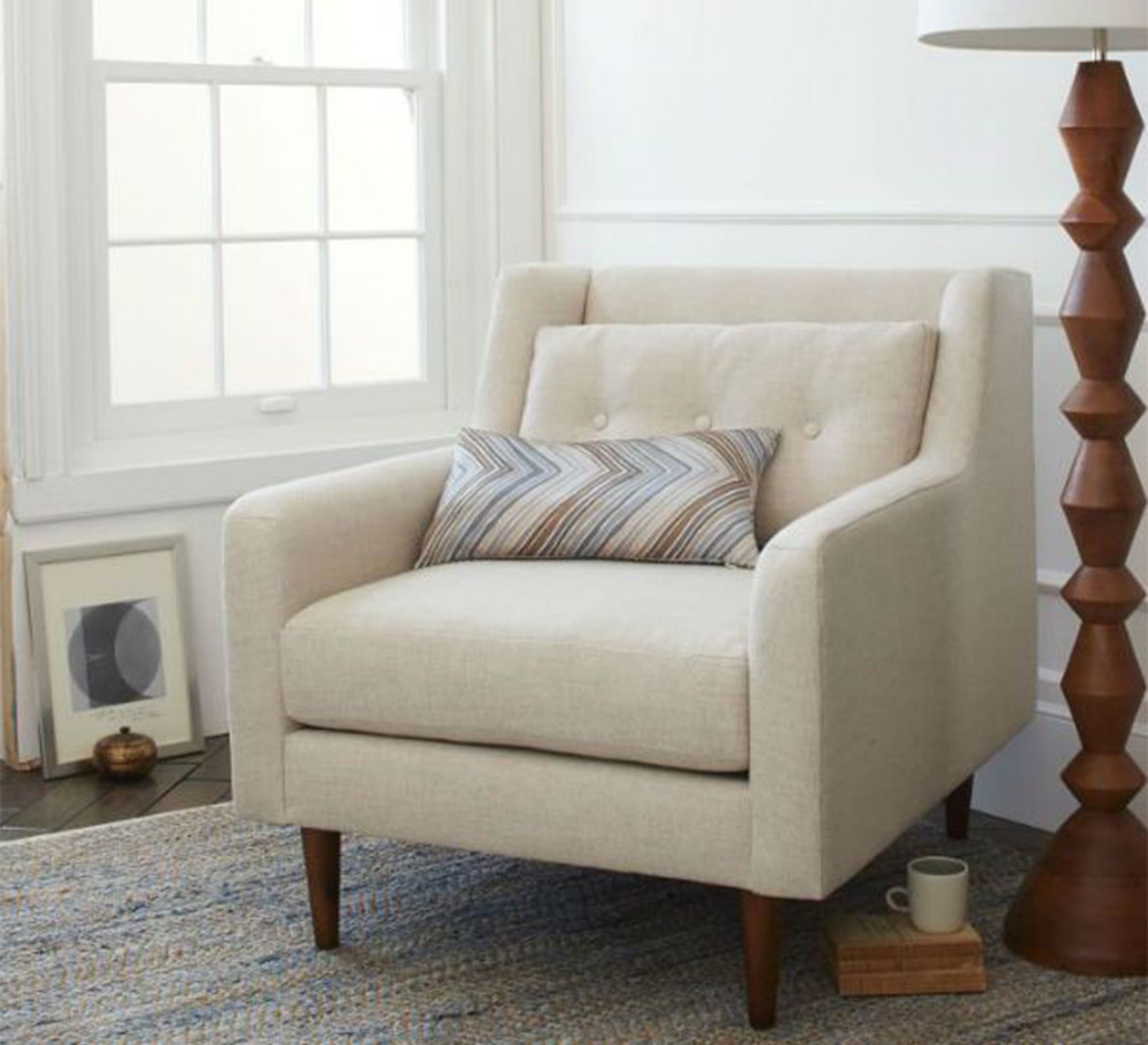 Beige footstool with thin armrests - Vitrine Furniture - Chairs & Chaise lounge