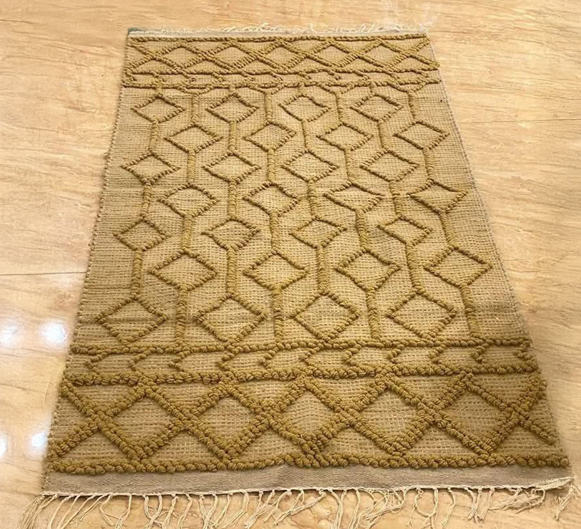Beige rug with a thick, embossed diamond pattern - Vitrine Furniture - Accessories
