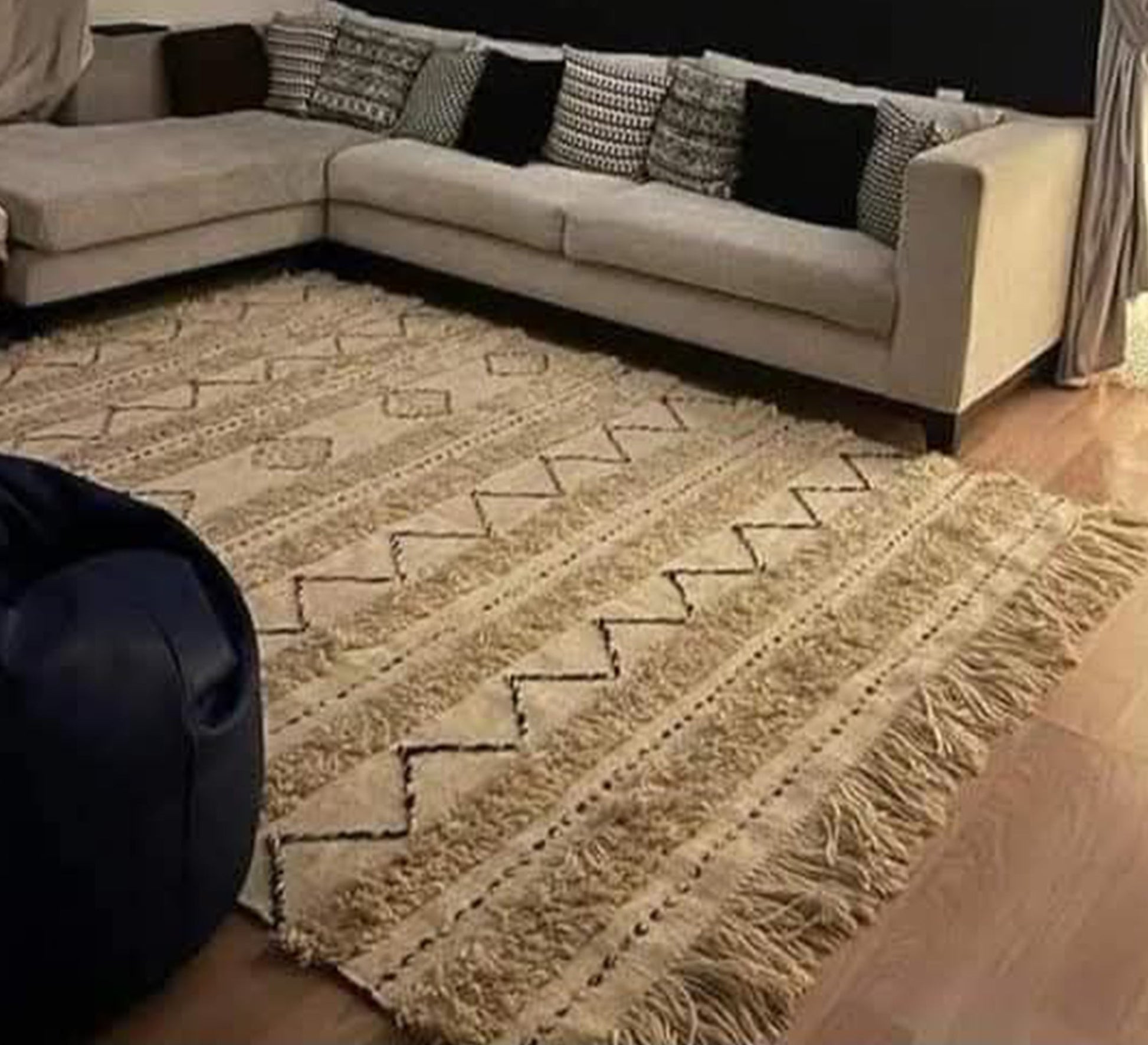 Beige rug with distinctive ethnic raised patterns - Vitrine Furniture - Accessories