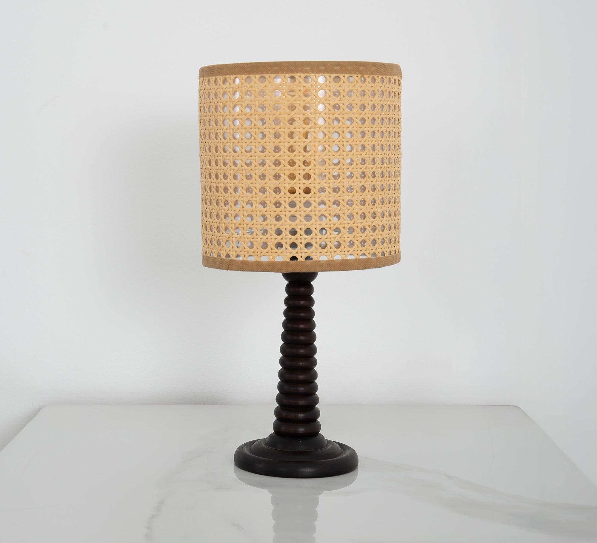 Beige table lamp for soft and quiet lighting - Vitrine Furniture - Table lamps