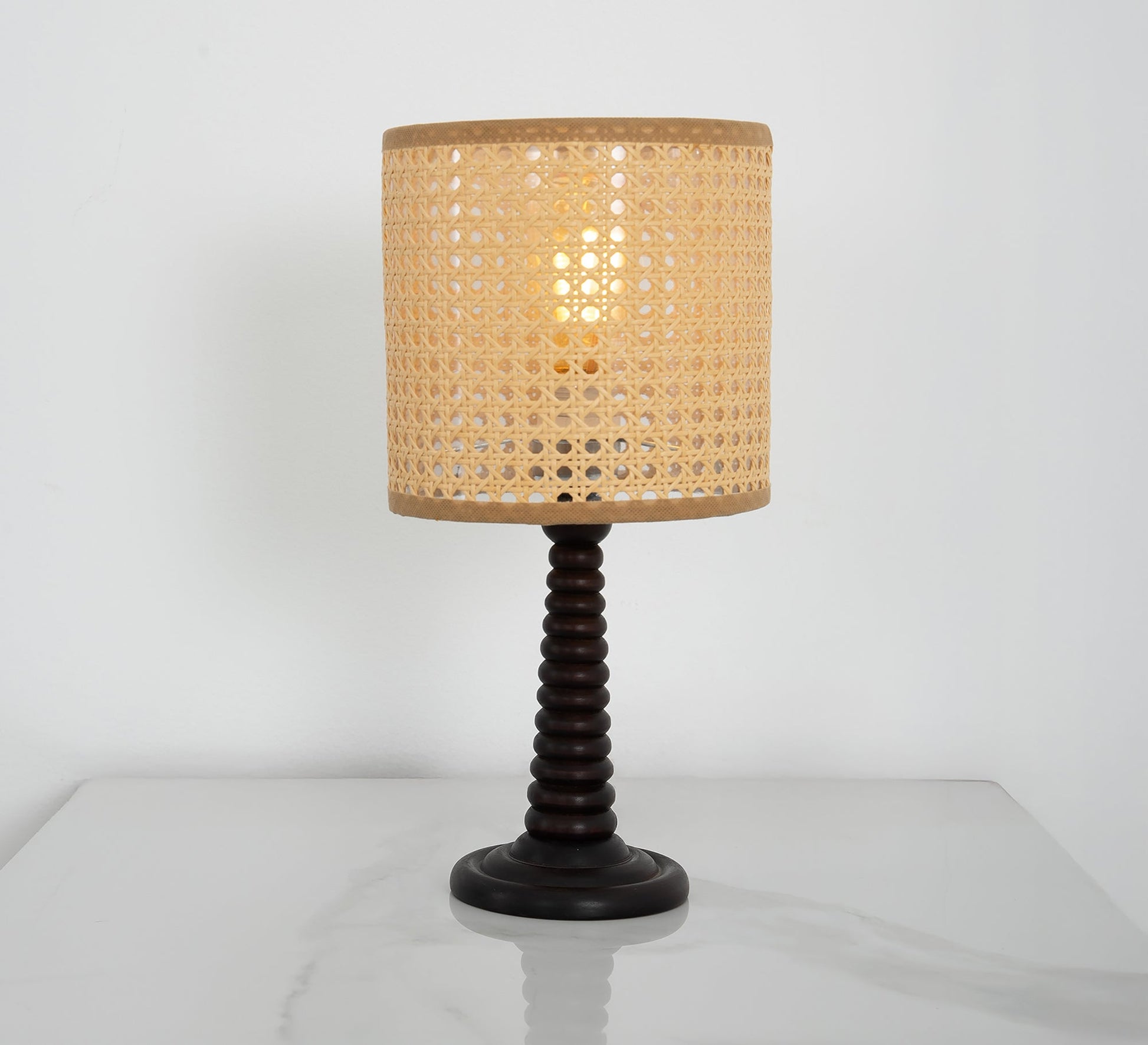 Beige table lamp for soft and quiet lighting - Vitrine Furniture - Table lamps