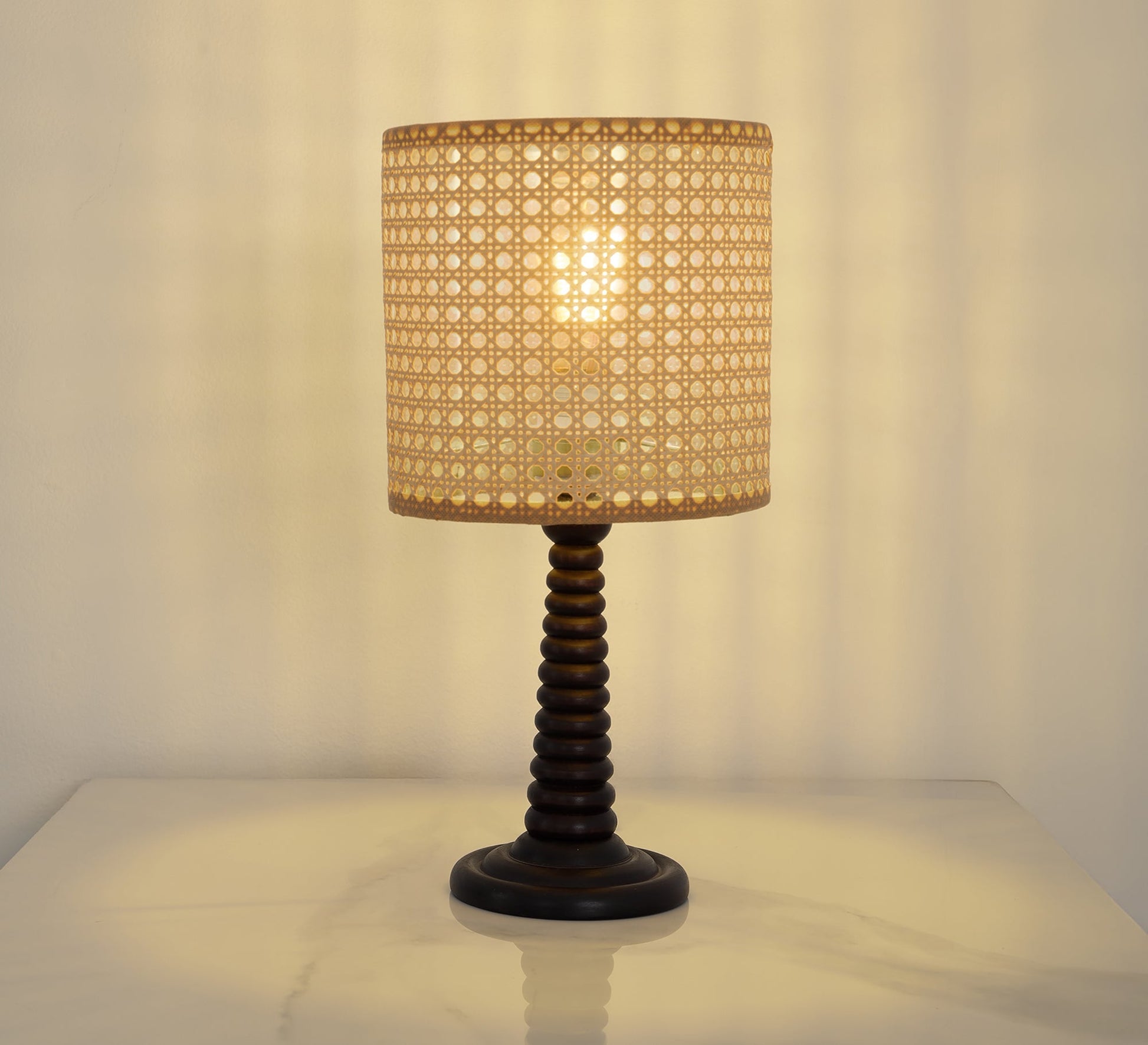 Beige table lamp for soft and quiet lighting - Vitrine Furniture - Table lamps