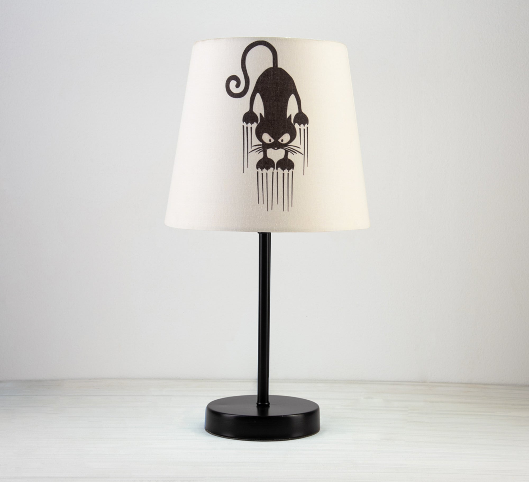 Black Cat Lamp: Unique design with a modern touch and a black base - Vitrine Furniture - Lighting