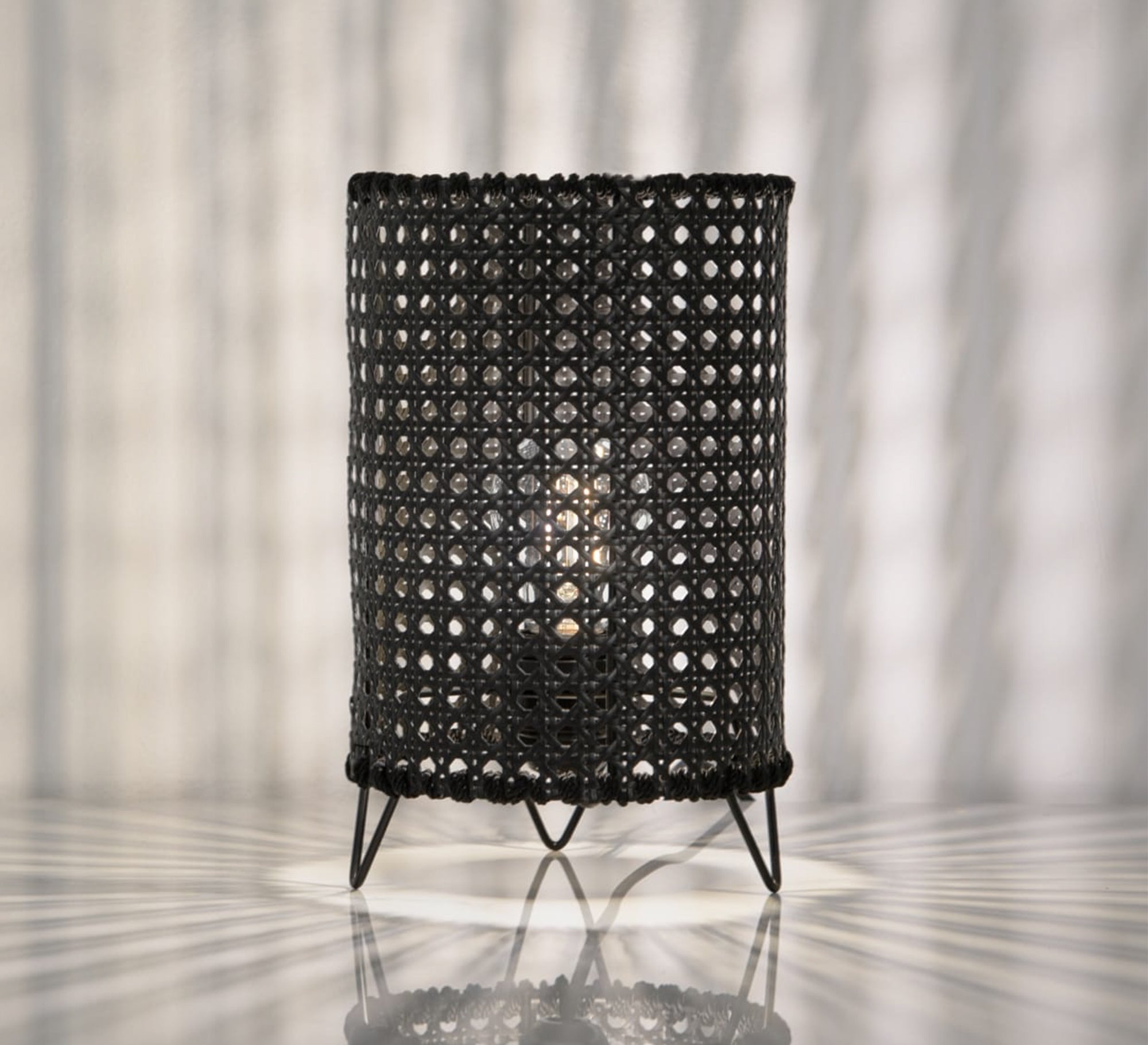 Black cylindrical table lighting with a hollow grid pattern - Vitrine Furniture - Lighting