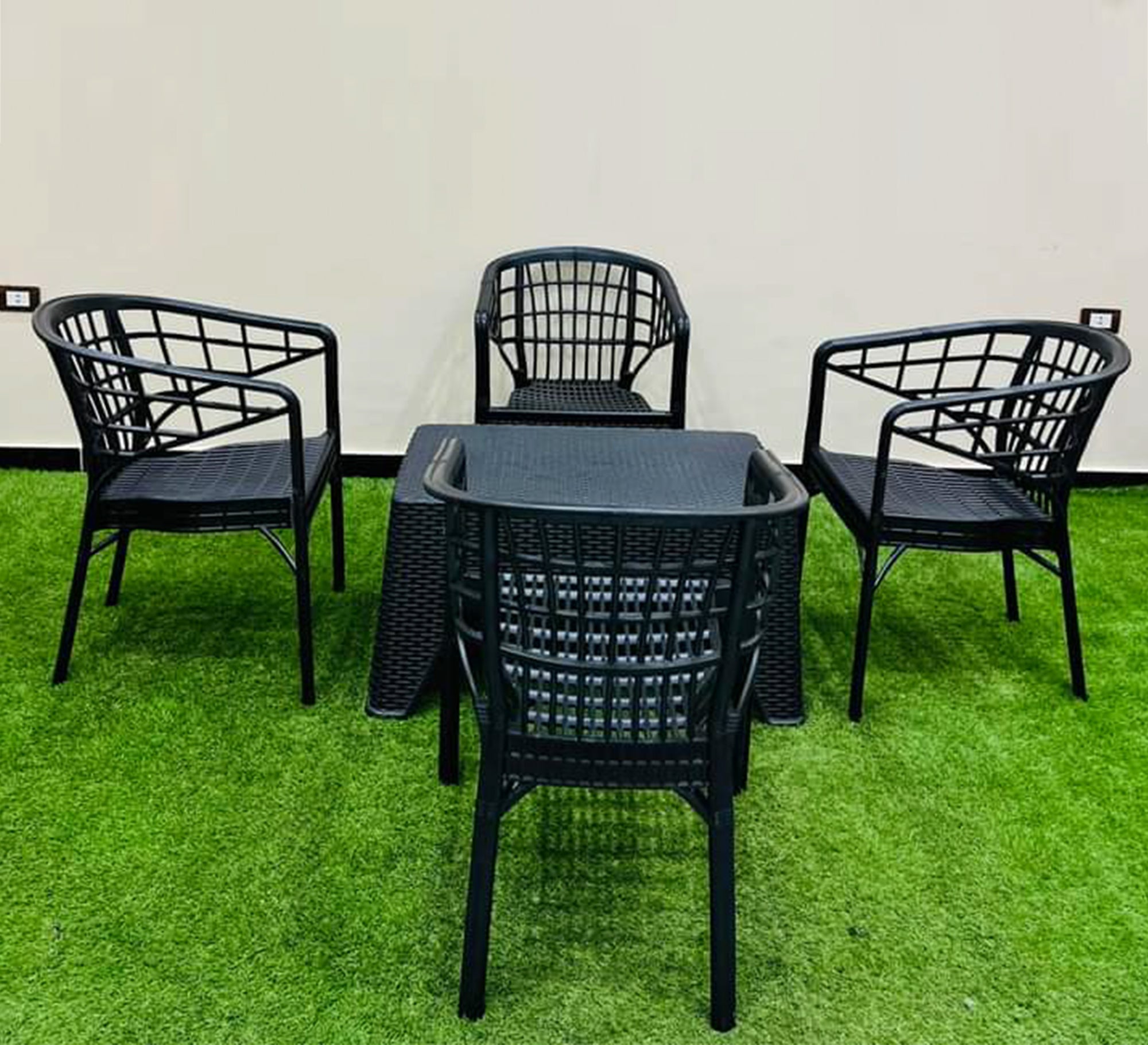 Black, elegant, durable, practical, outdoor patio set - Vitrine Furniture - Outdoor Products