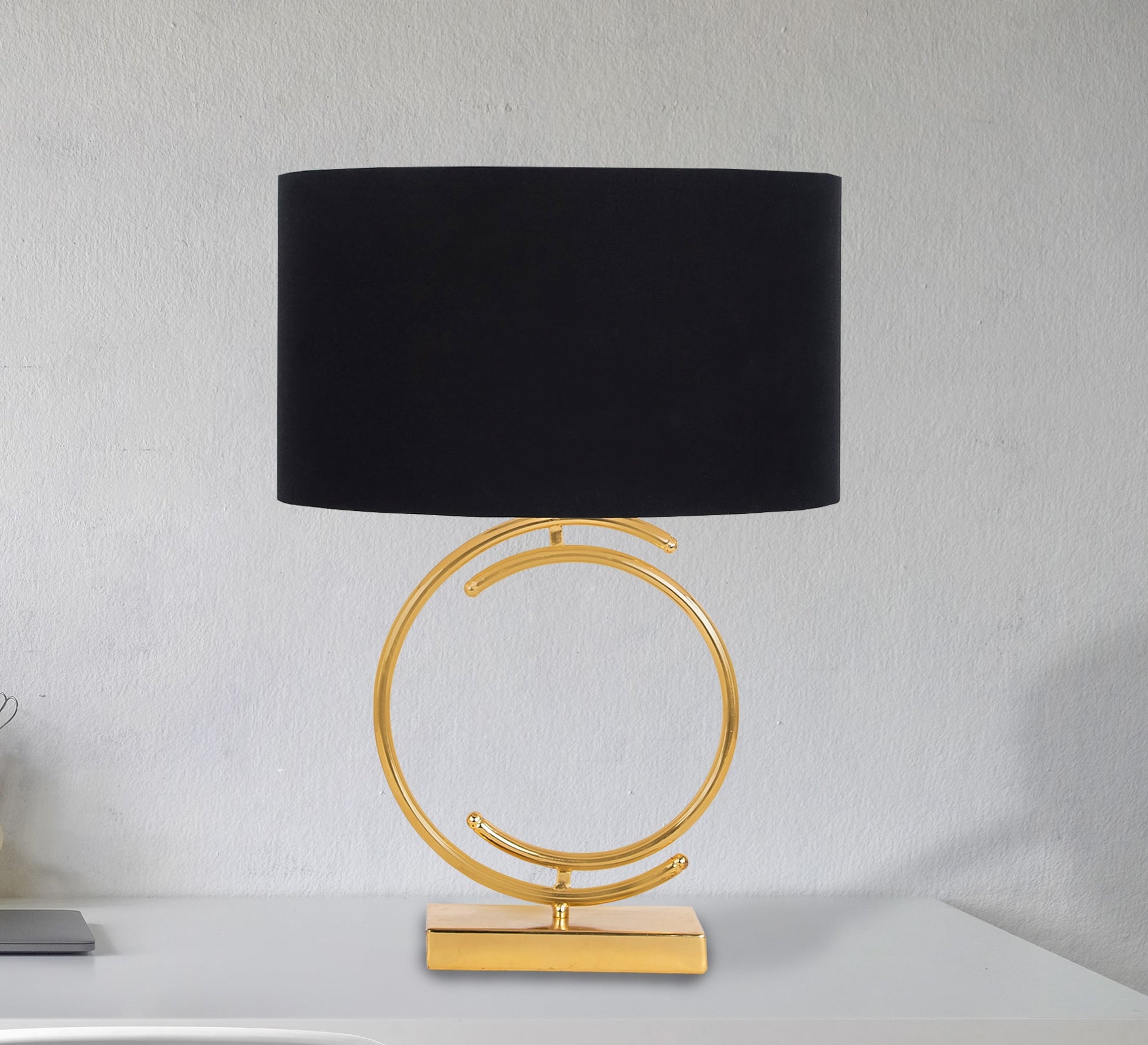 Black lampshade - Vitrine Furniture - Lighting