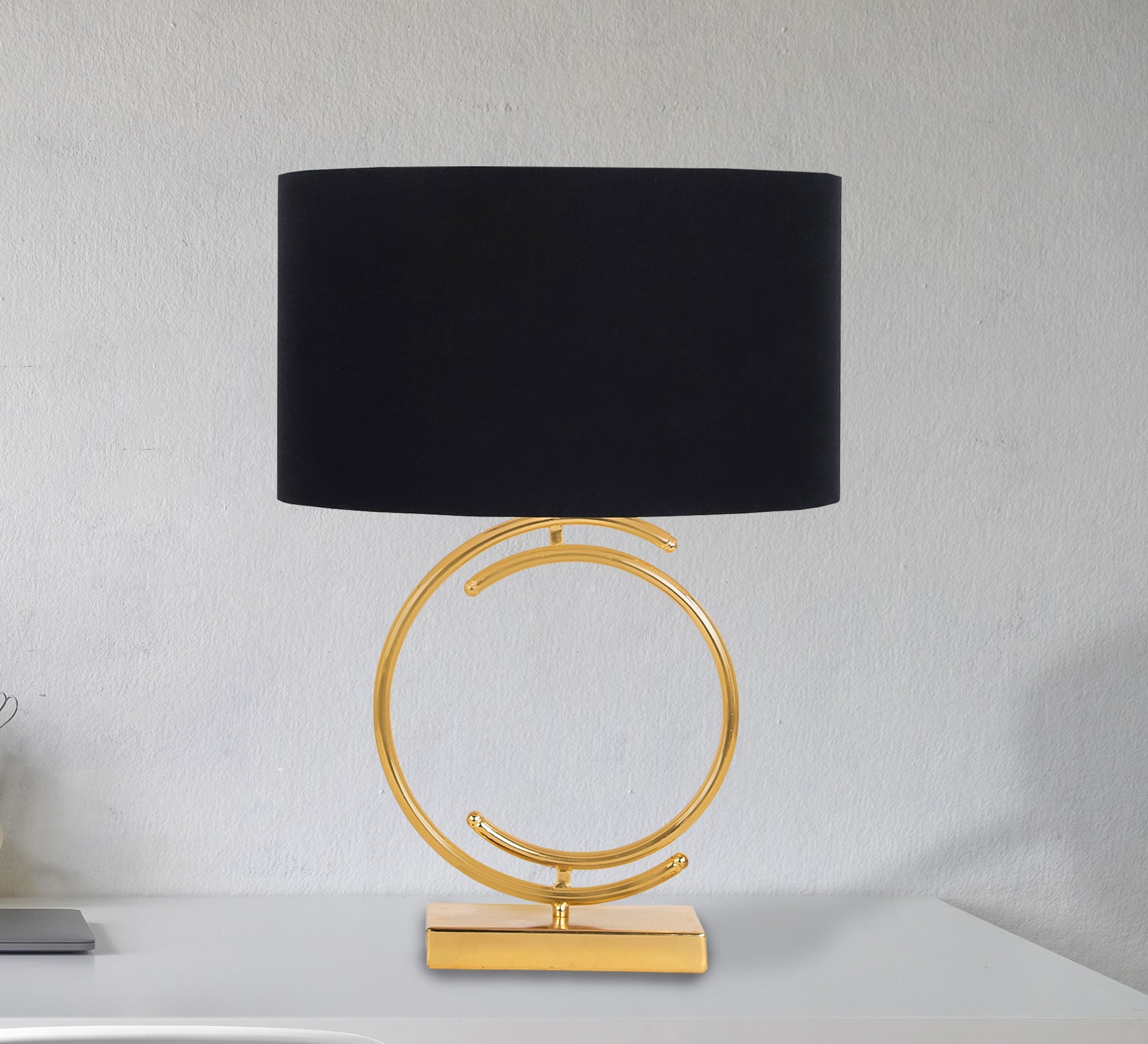 Black lampshade - Vitrine Furniture - Lighting