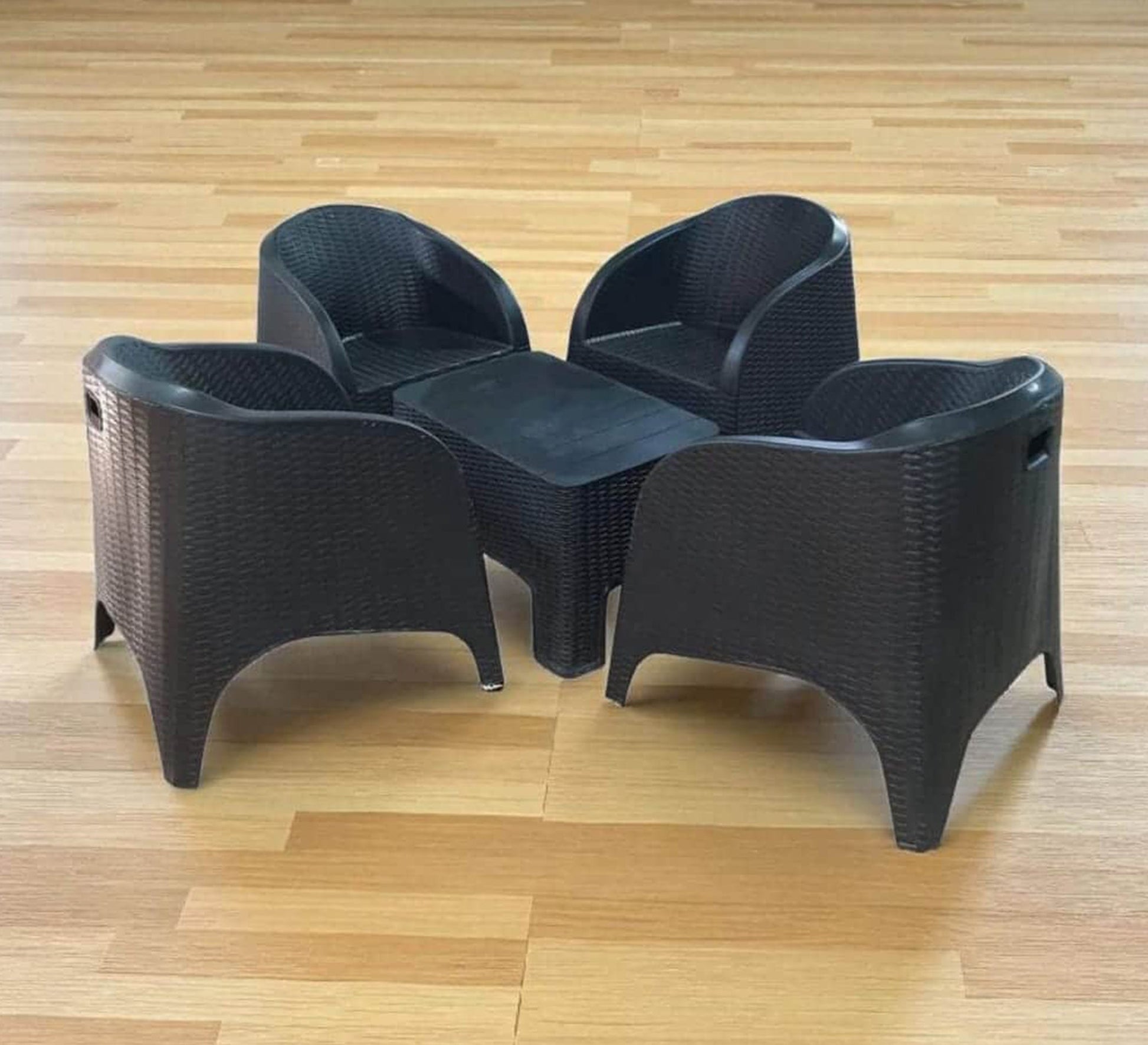 Black outdoor set with four chairs and a table - Vitrine Furniture - Outdoor Products