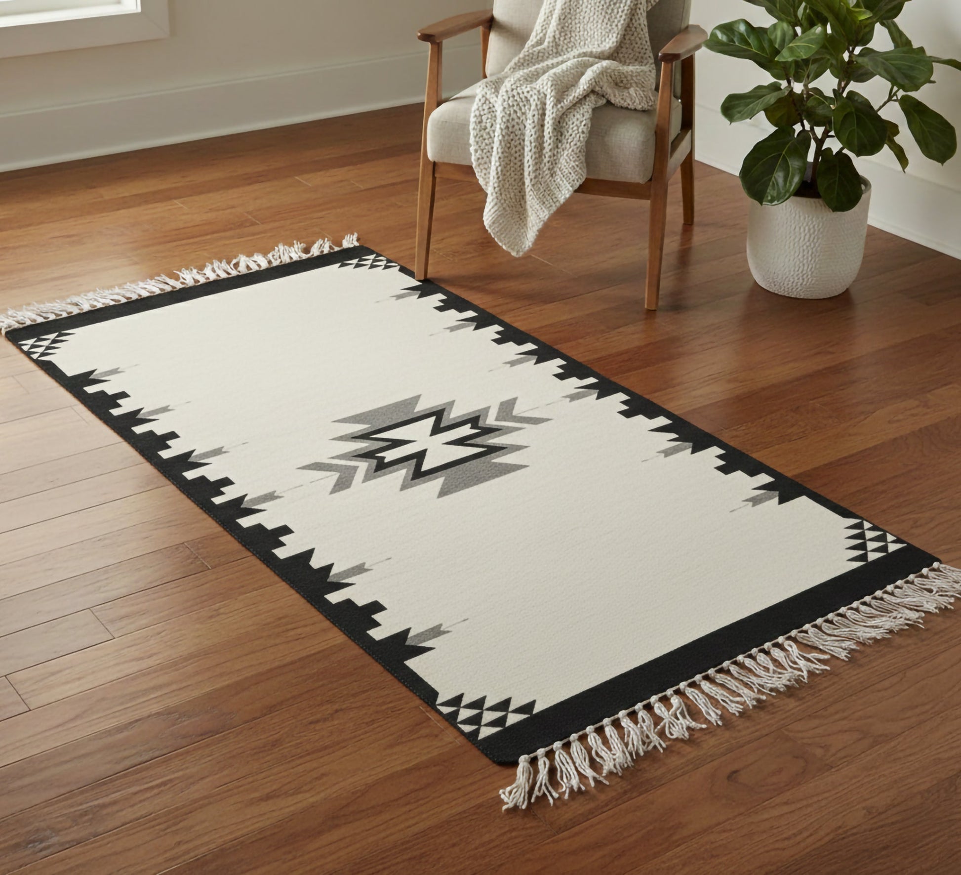 Black zigzag pattern rug - Vitrine Furniture - Accessories