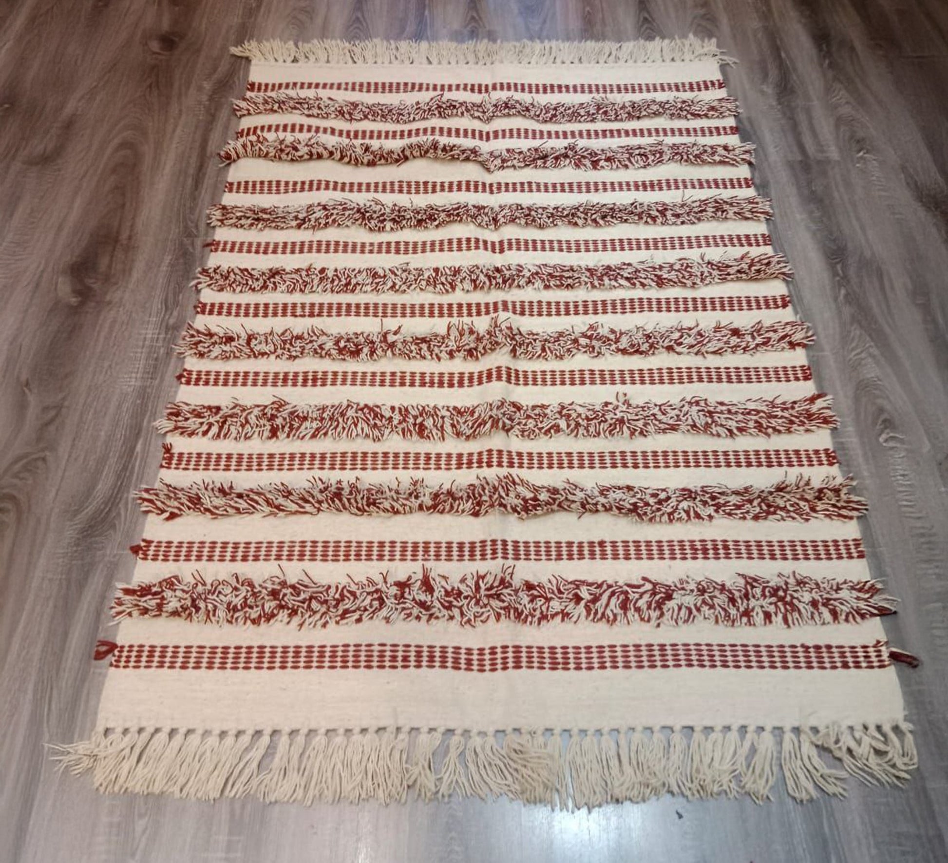 Bohemian striped rug with a textured pattern and fringes - Vitrine Furniture - Accessories