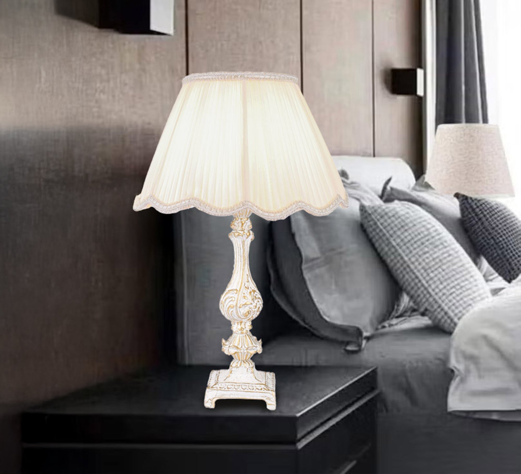 Carved table lamp, a touch of elegance - Vitrine Furniture - Lighting