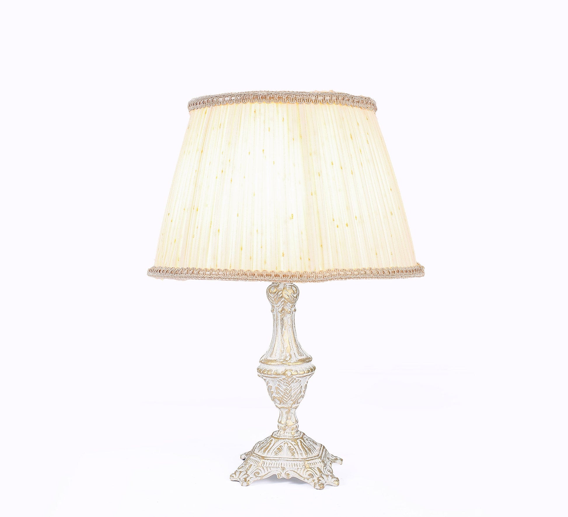 Carved table lamp, decorating spaces - Vitrine Furniture - Lighting