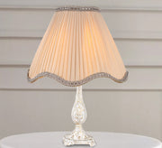Carved table lamp with a luxurious touch - Vitrine Furniture - Lighting