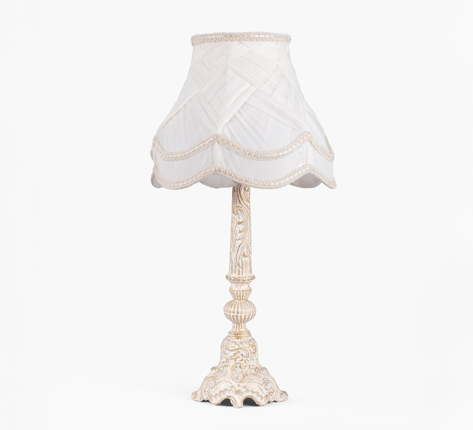 Carved table lamp with an antique touch - Vitrine Furniture - Lighting