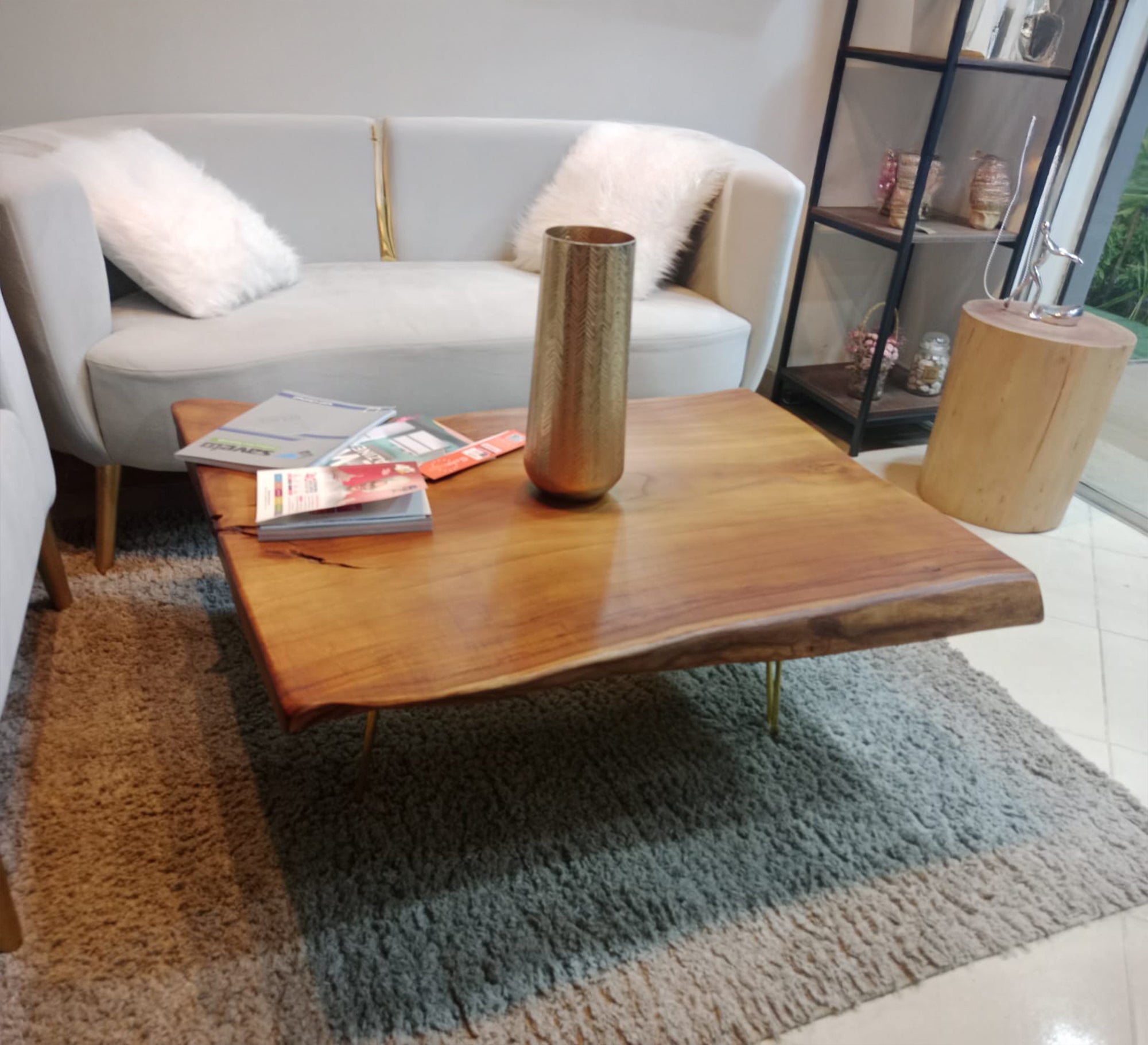 Center table with glossy wooden top - Vitrine Furniture - Furniture