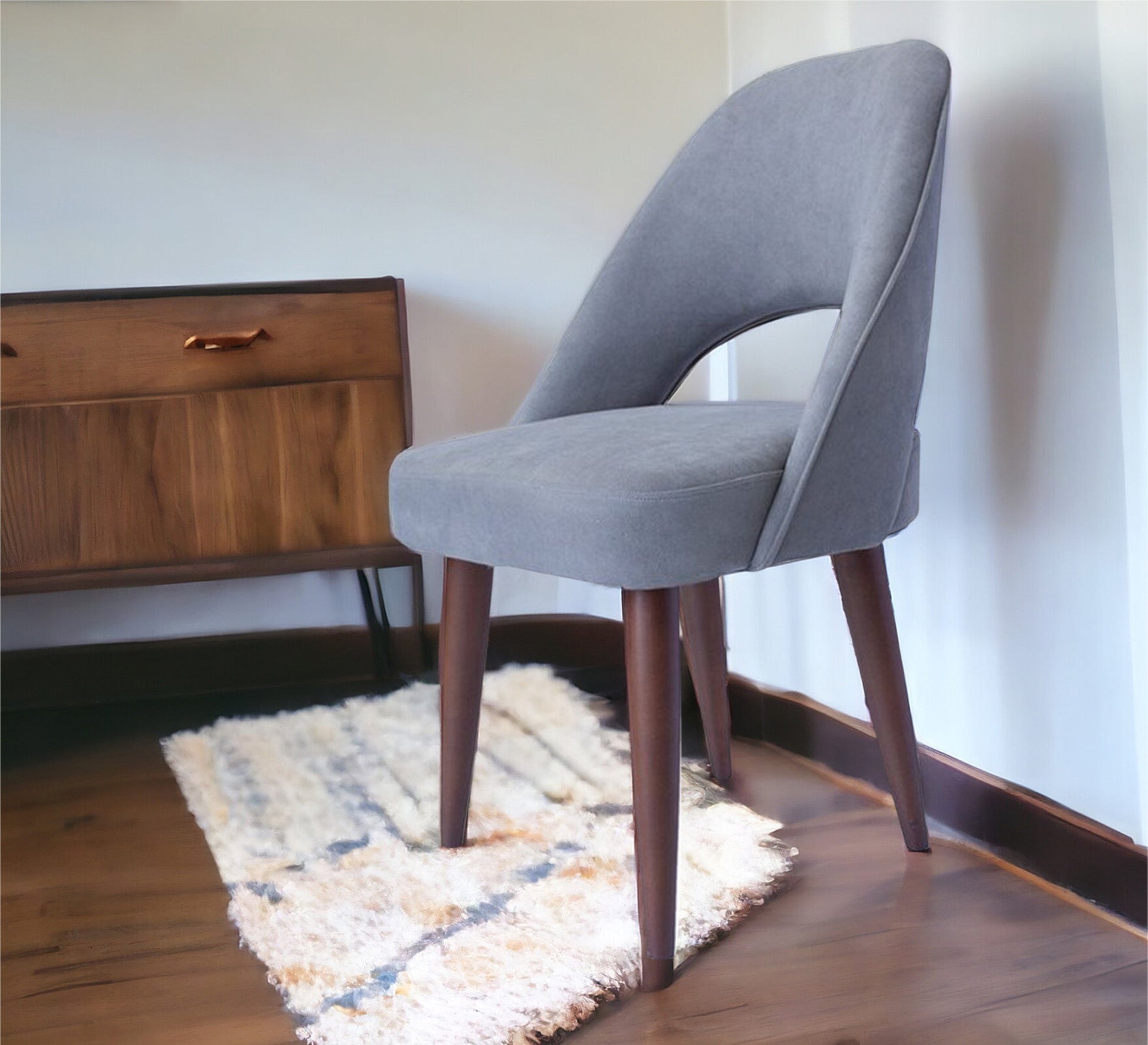 Chair with a hole in the middle of the backrest - Vitrine Furniture - Furniture