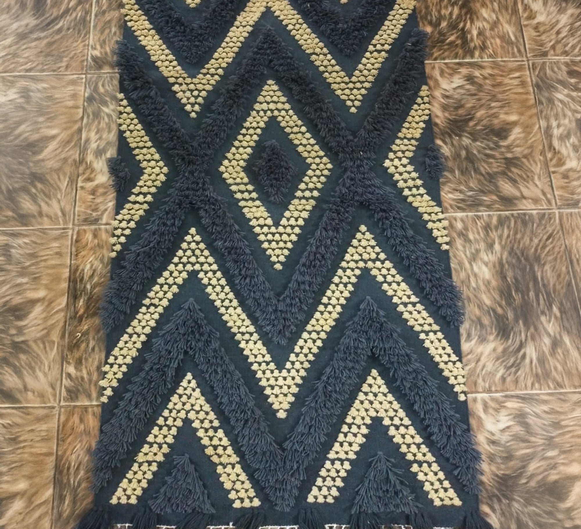 Charcoal rug with fine, shiny yellow diamond lines - Vitrine Furniture - Accessories