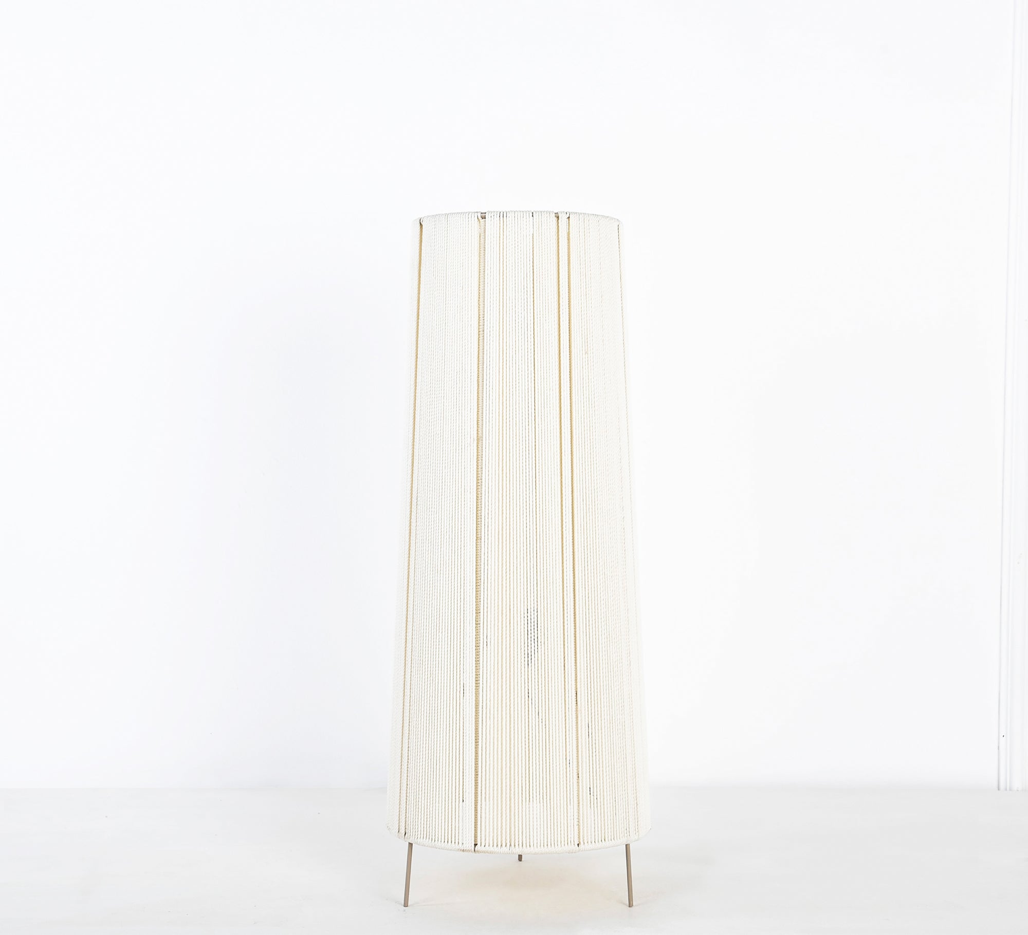 Chic cylindrical floor lamp - Vitrine Furniture - Lighting