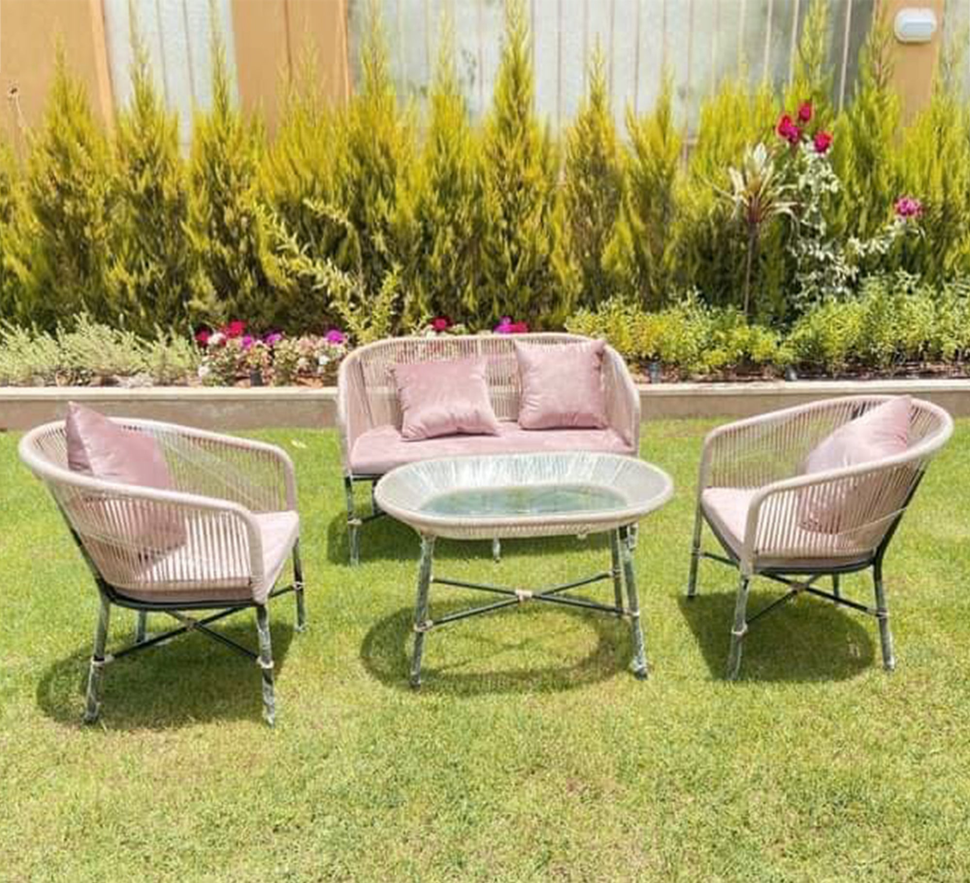 Chic Sofa & Chairs - Comfort & Style - Vitrine Furniture - Lounge Sets