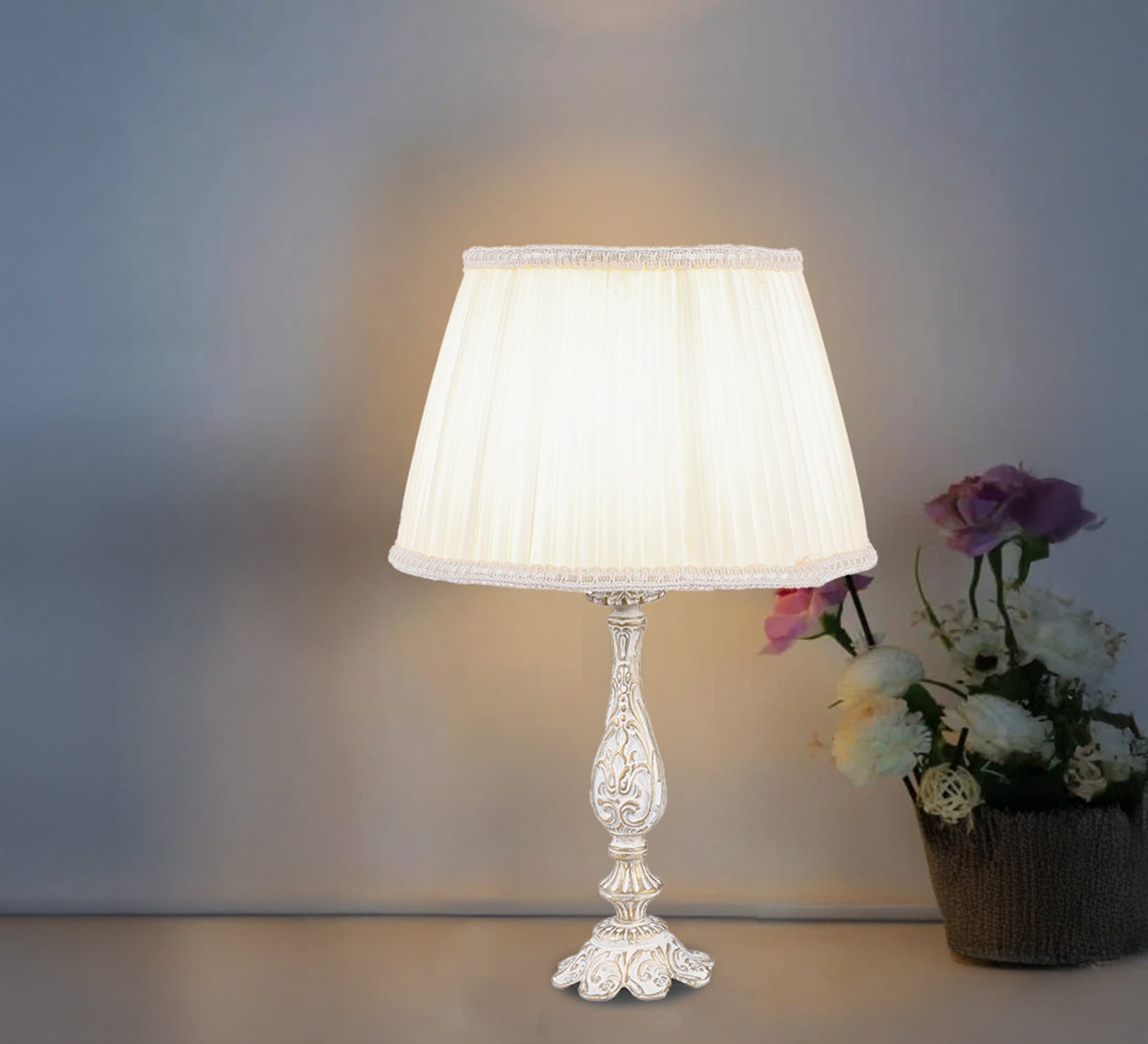 Classic antique style lamp - Vitrine Furniture - Lighting