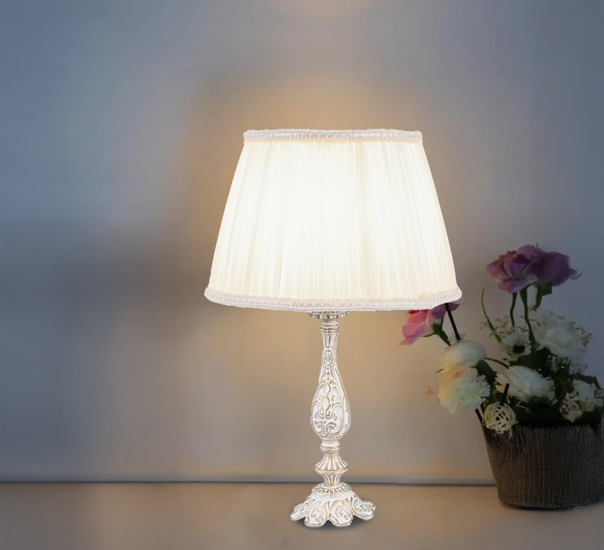 Classic antique style lamp - Vitrine Furniture - Lighting