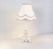 Classic design table lantern with elegant decorations - Vitrine Furniture - Lighting