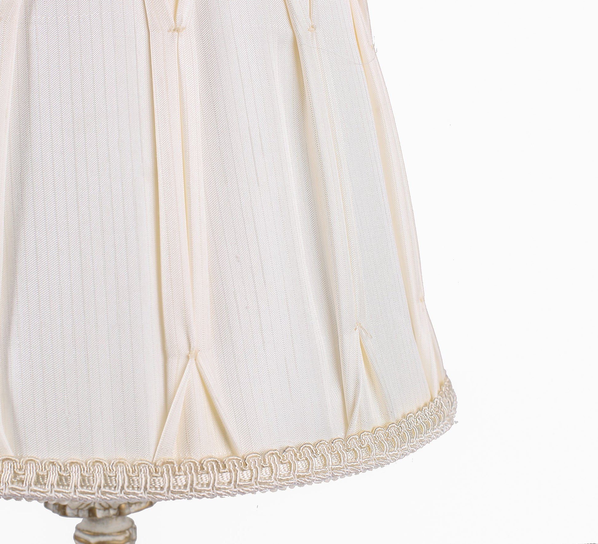 Classic, elegant, and bright table lamp - Vitrine Furniture - Lighting