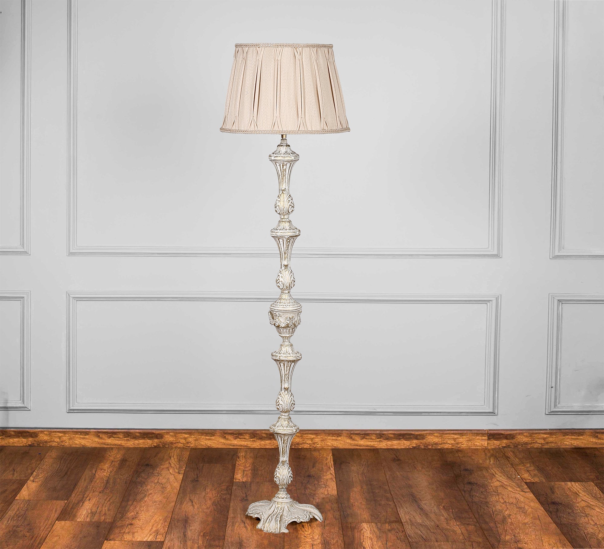 Classic floor lamp for cozy lighting - Vitrine Furniture - Lighting