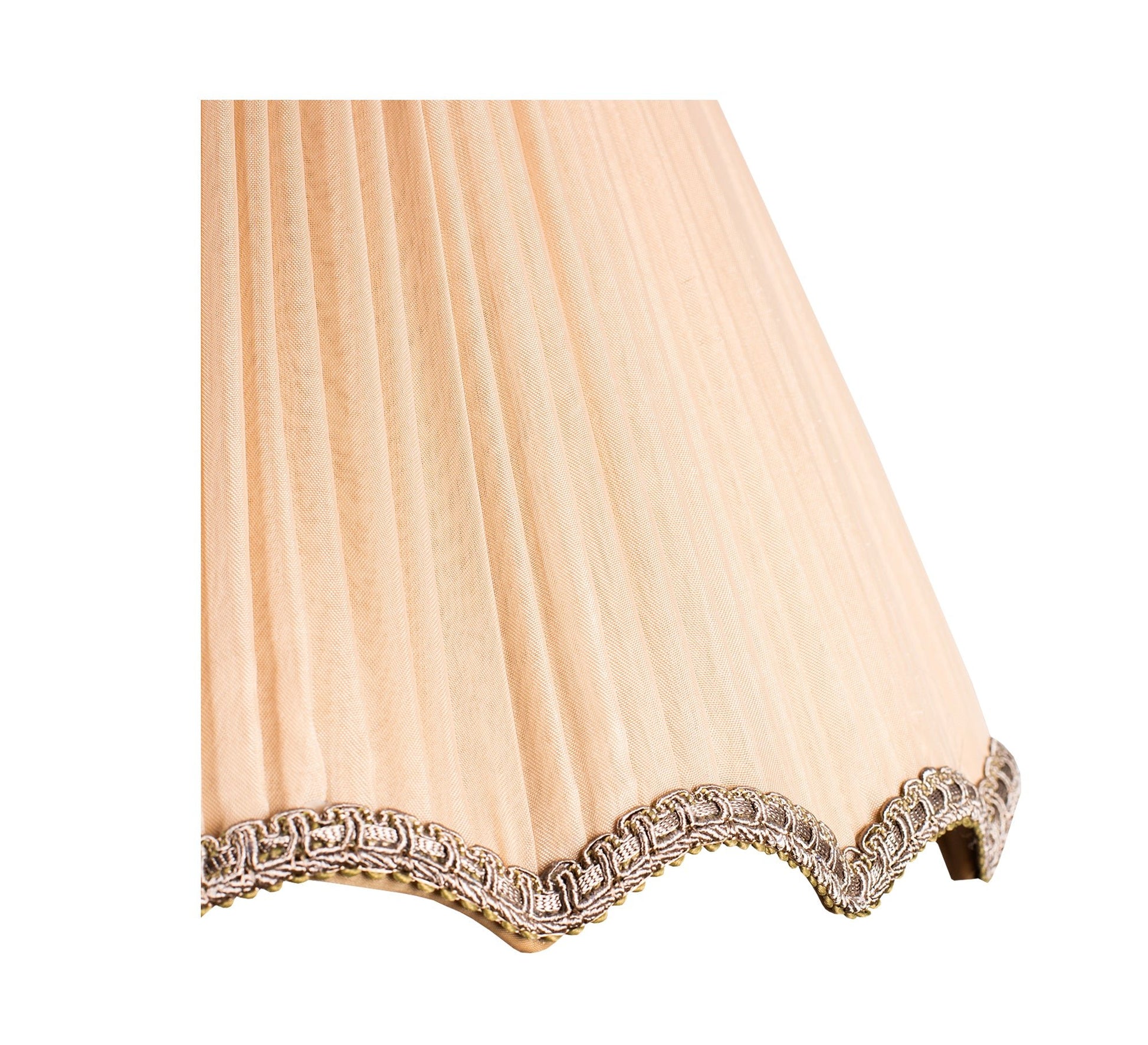 Classic floor lamp with carved base - Vitrine Furniture - Lighting