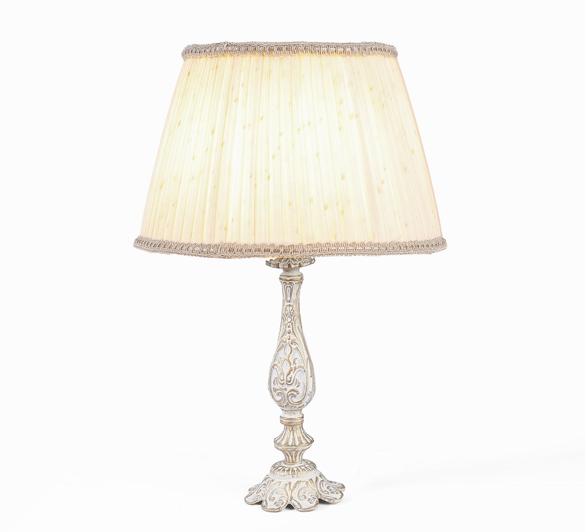 Classic lamp in an elegant antique style - Vitrine Furniture - Lighting
