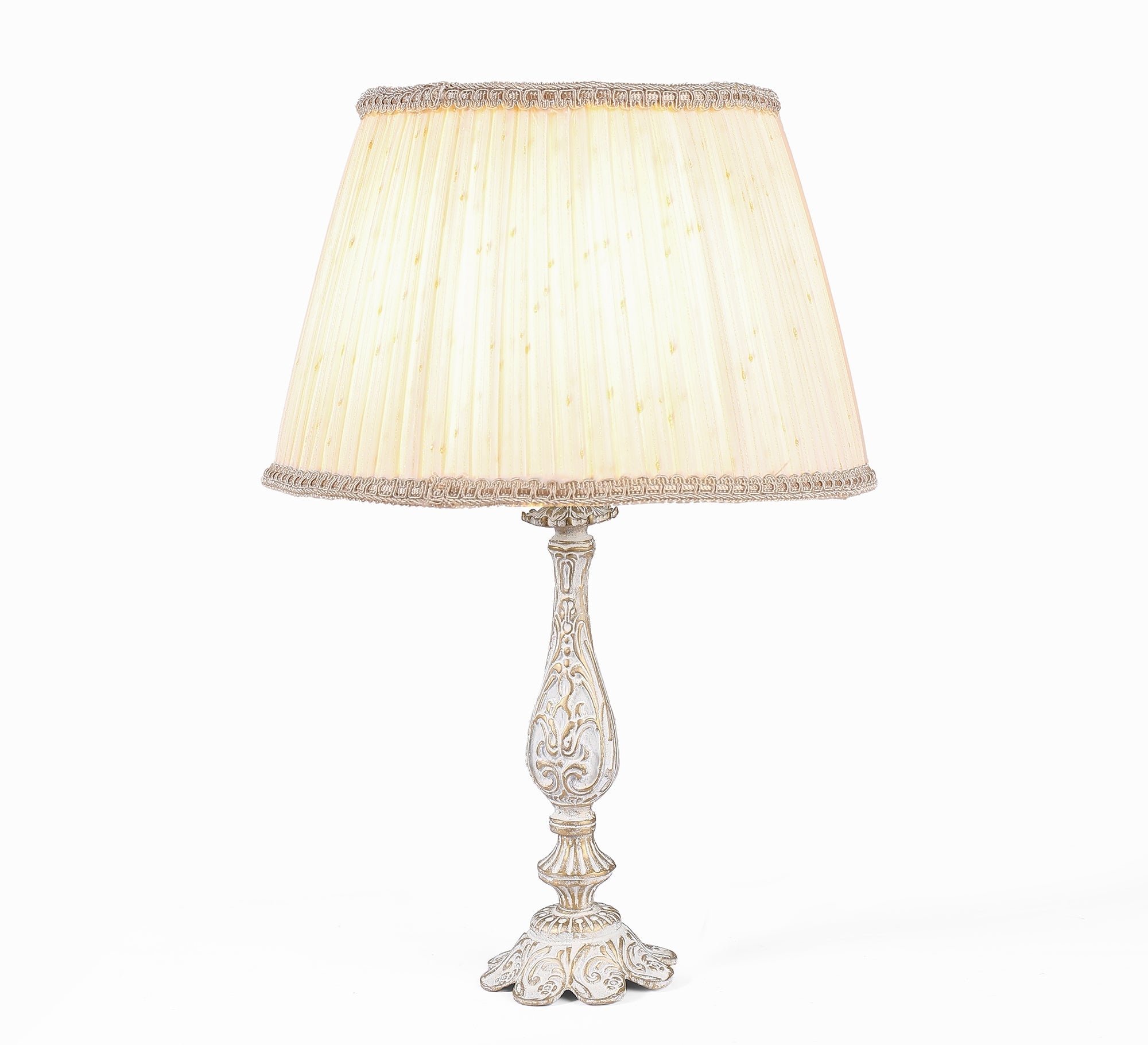 Classic lamp in an elegant antique style - Vitrine Furniture - Lighting